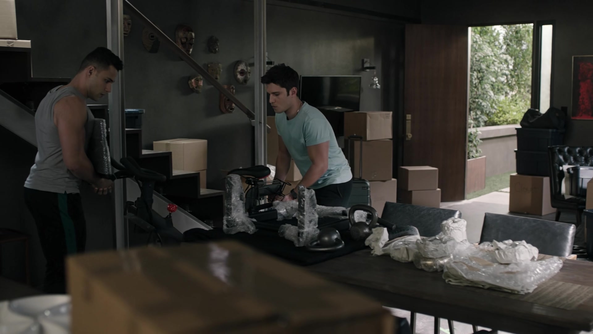 9-1-1_Lone_Star_S02E10_1080p_RRA_000402.jpg