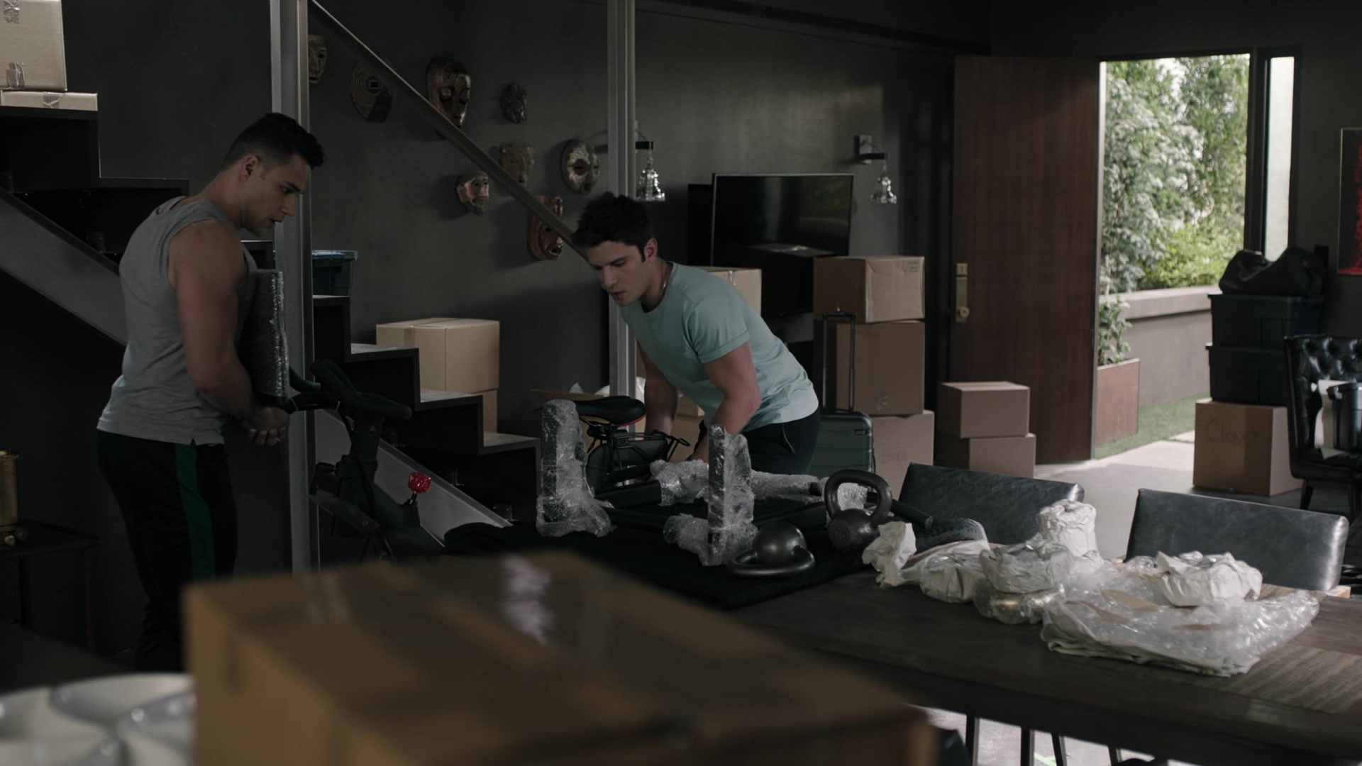 9-1-1_Lone_Star_S02E10_1080p_RRA_000403.jpg