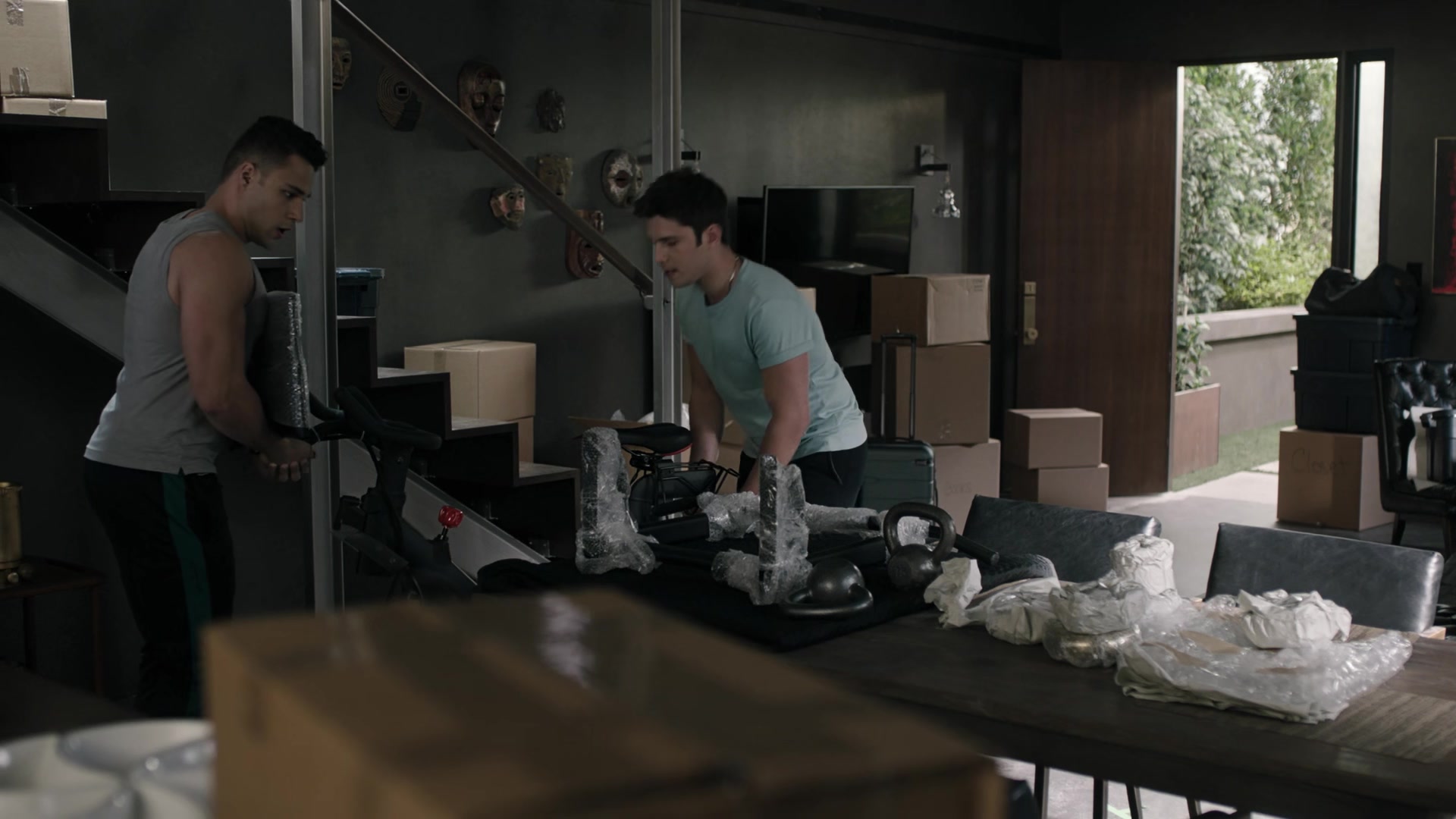9-1-1_Lone_Star_S02E10_1080p_RRA_000404.jpg
