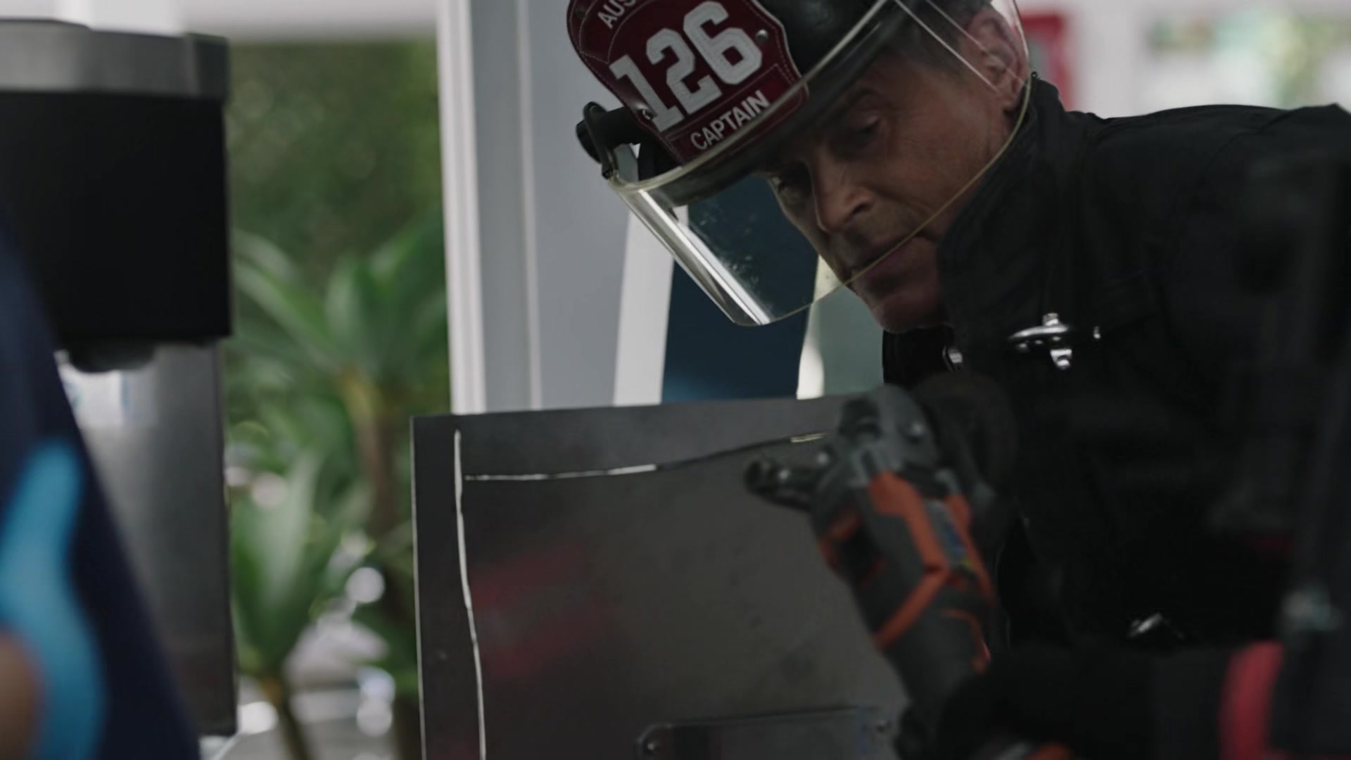 9-1-1_Lone_Star_S02E10_1080p_RRA_001331.jpg