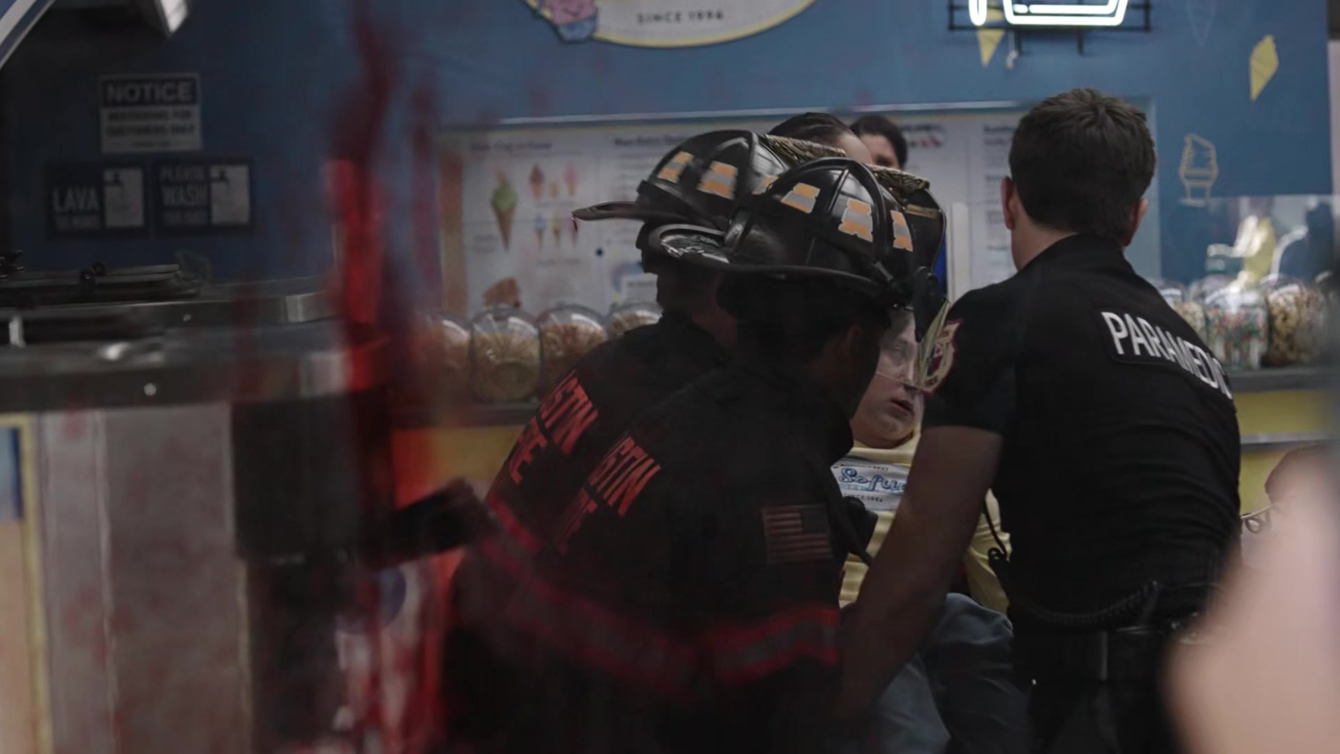 9-1-1_Lone_Star_S02E10_1080p_RRA_001426.jpg