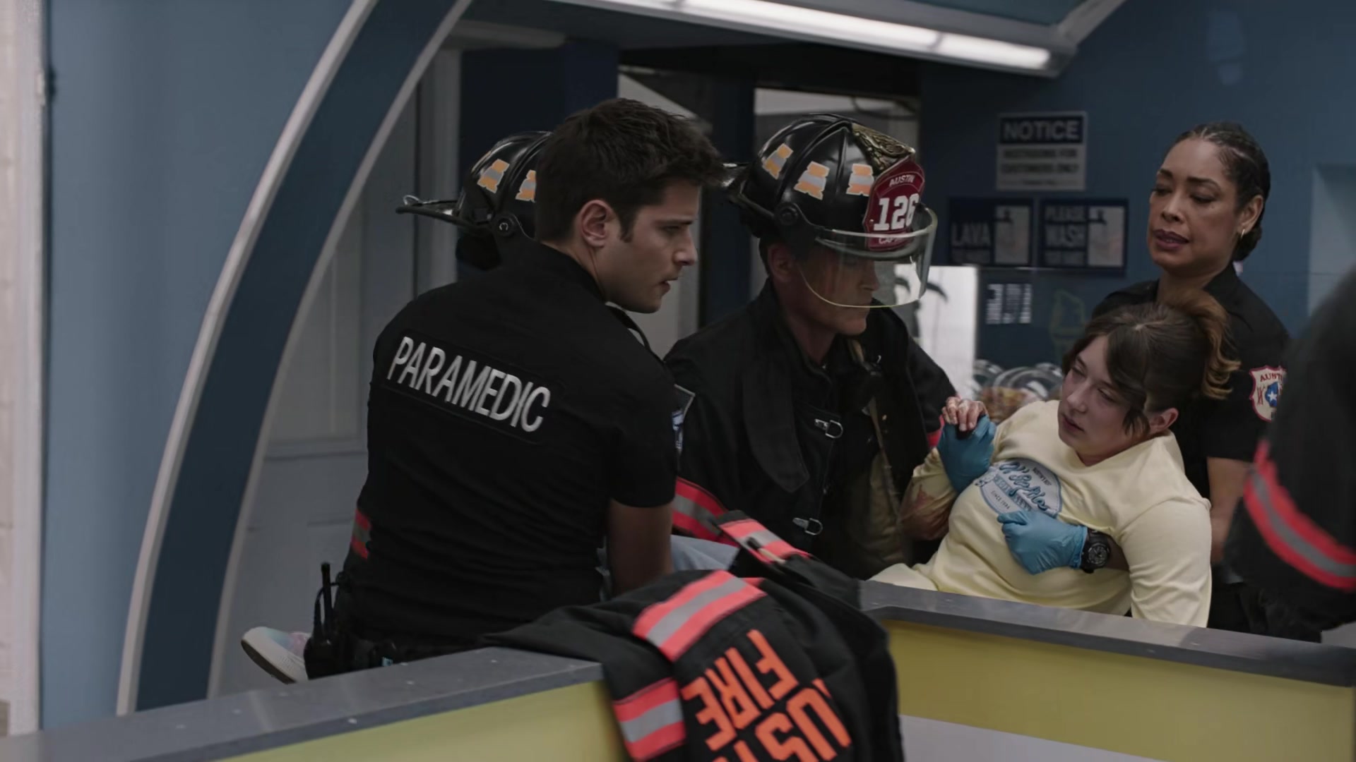 9-1-1_Lone_Star_S02E10_1080p_RRA_001428.jpg