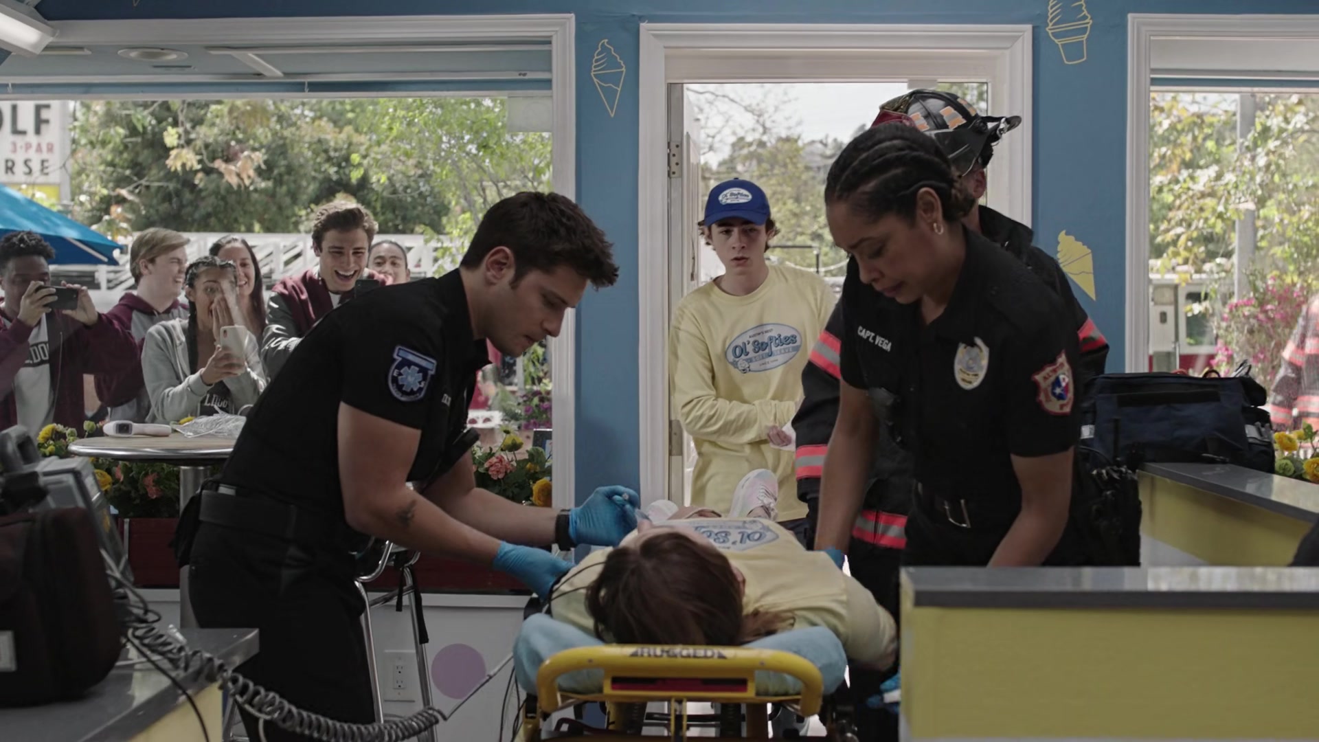 9-1-1_Lone_Star_S02E10_1080p_RRA_001448.jpg