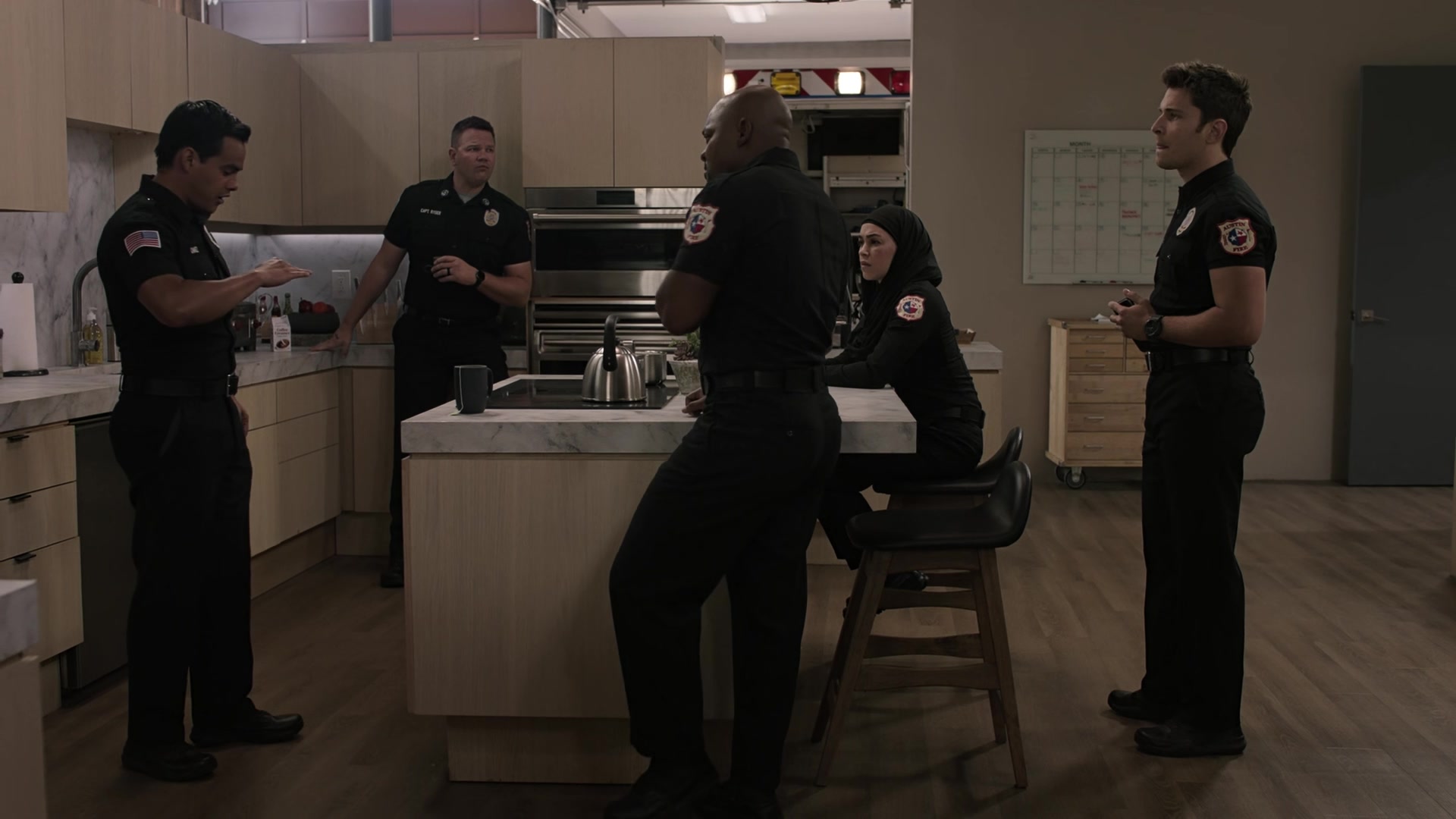 9-1-1_Lone_Star_S02E12_1080p_RRA_001542.jpg