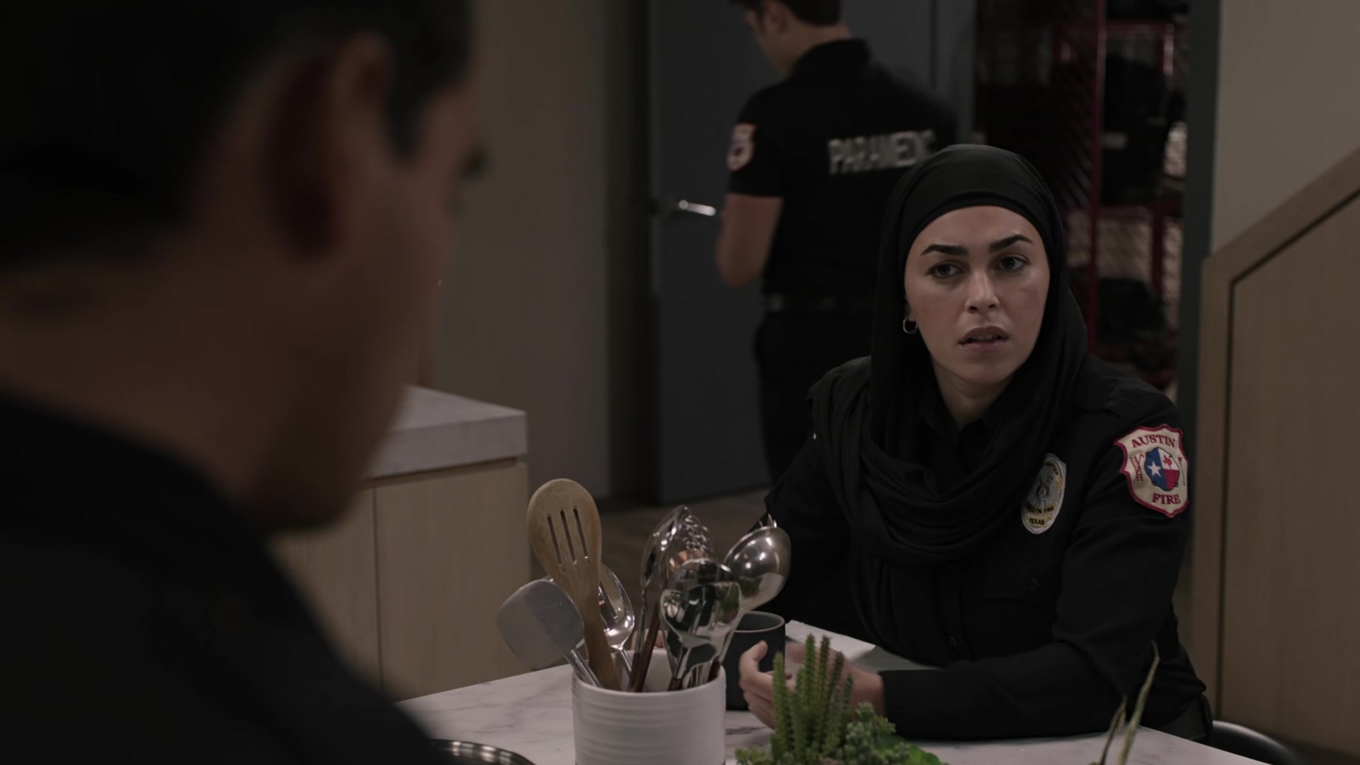 9-1-1_Lone_Star_S02E12_1080p_RRA_001572.jpg