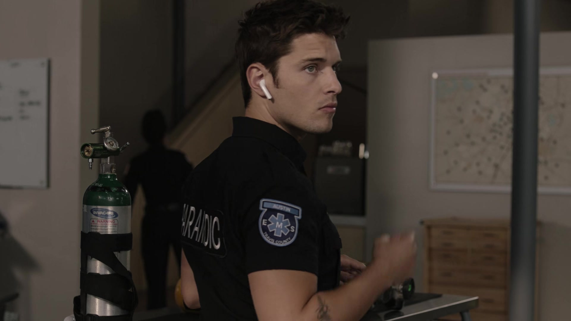 9-1-1_Lone_Star_S02E12_1080p_RRA_004392.jpg