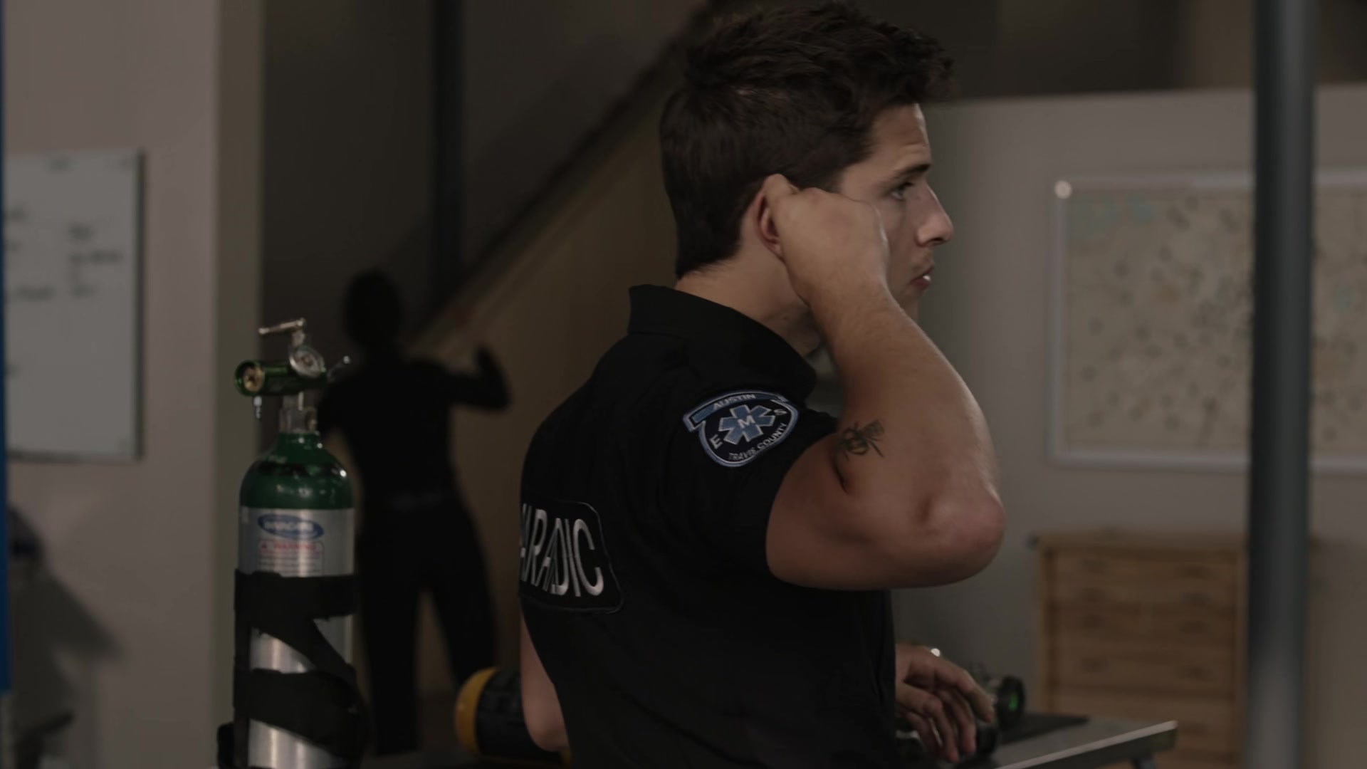 9-1-1_Lone_Star_S02E12_1080p_RRA_004393.jpg