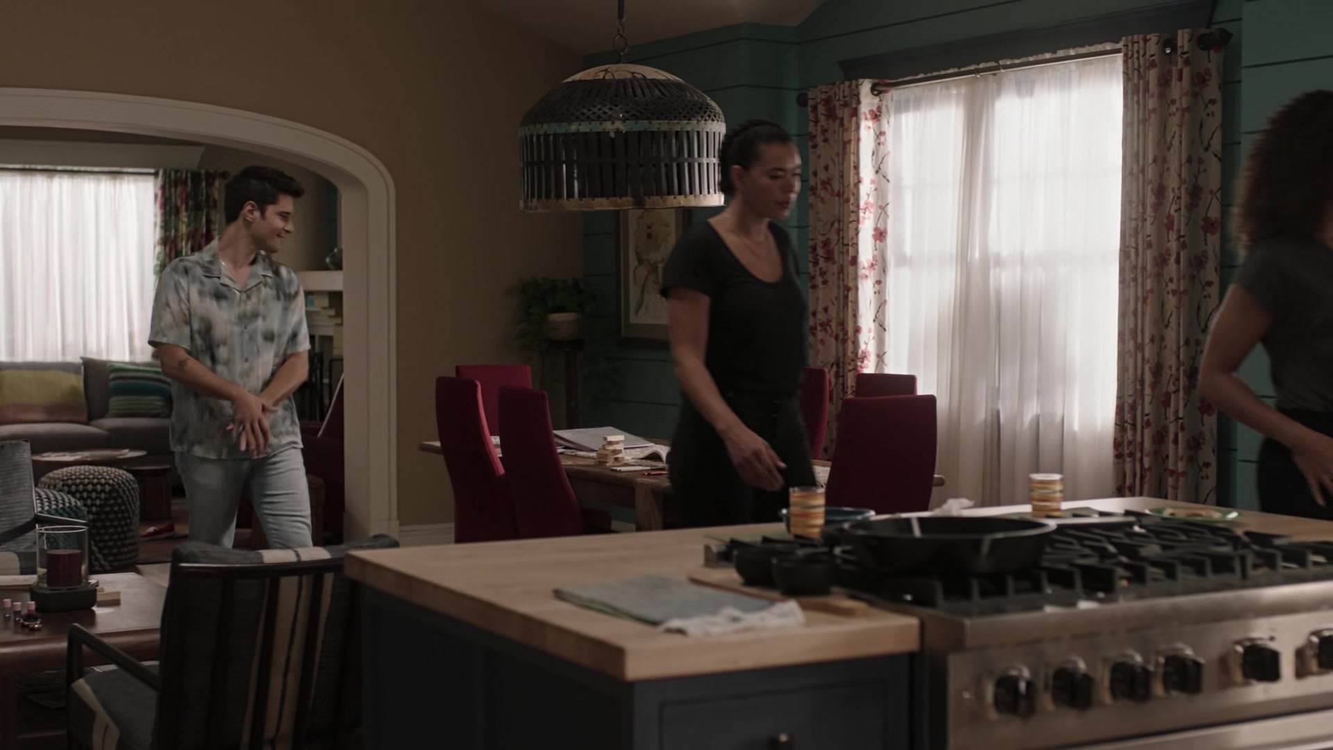 9-1-1_Lone_Star_S02E14_1080p_RRA_001401.jpg