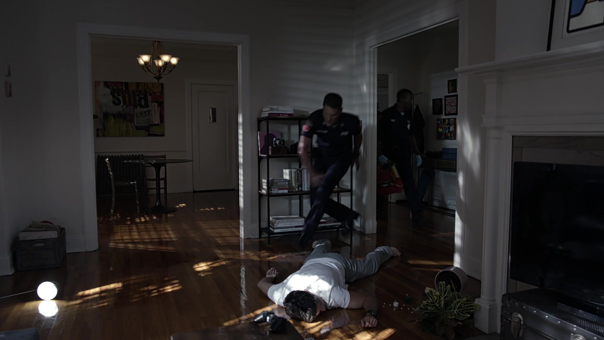 9-1-1_Lone_Star_S01E01_1080p_001374.jpg