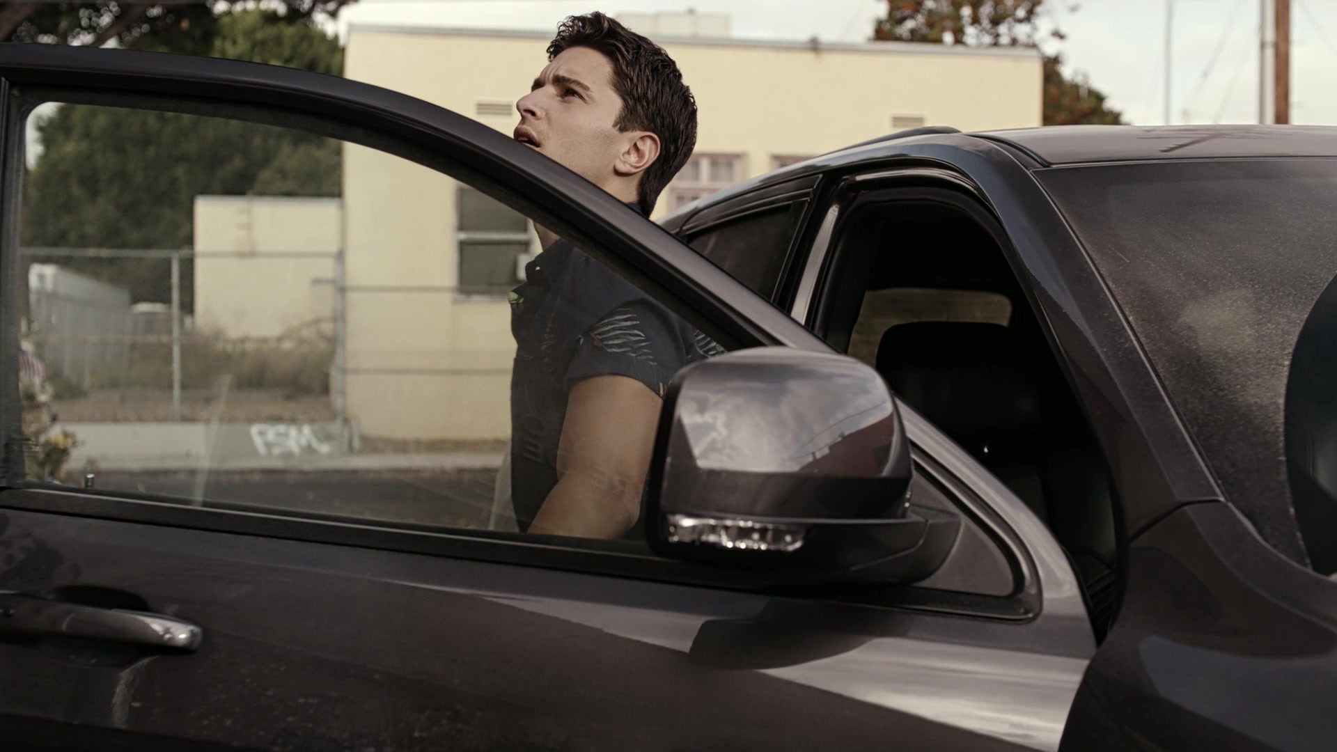 9-1-1_Lone_Star_S01E01_1080p_001804.jpg