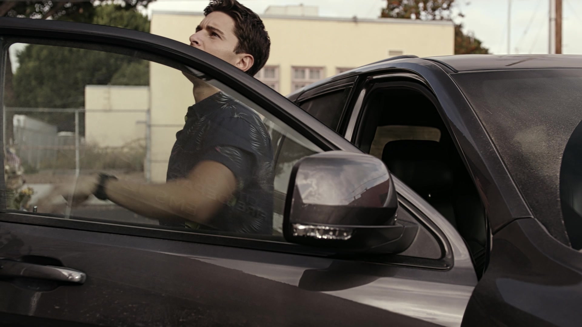 9-1-1_Lone_Star_S01E01_1080p_001806.jpg