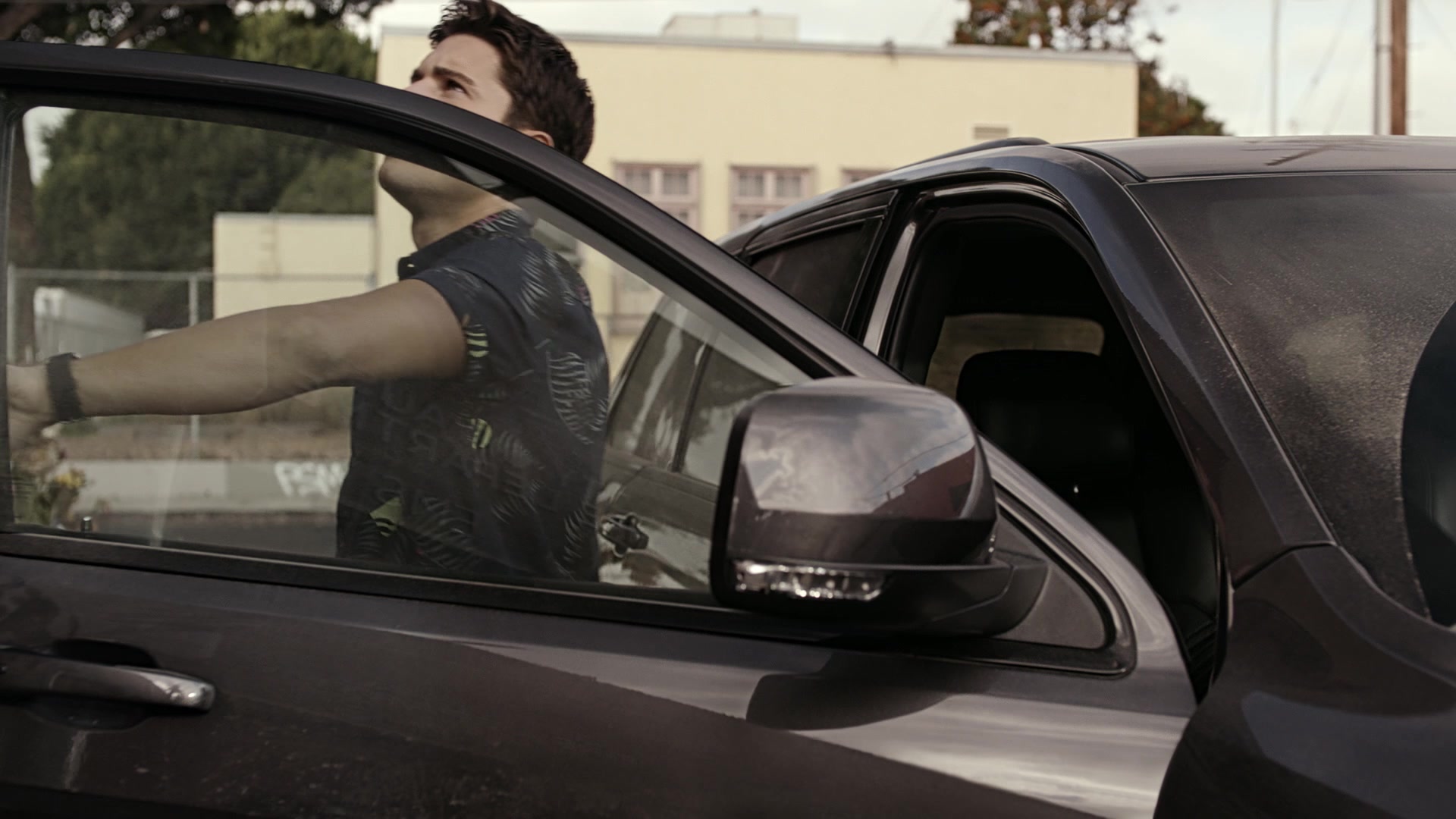 9-1-1_Lone_Star_S01E01_1080p_001807.jpg