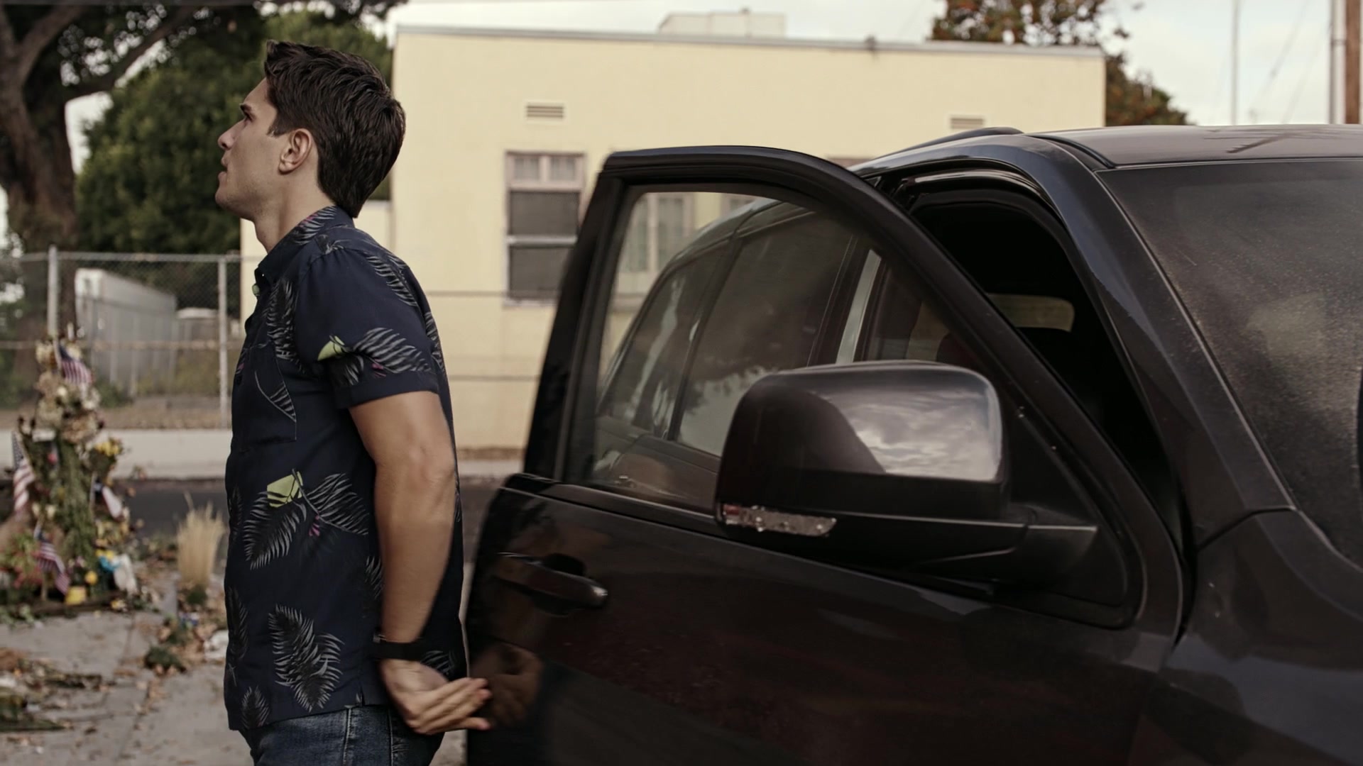 9-1-1_Lone_Star_S01E01_1080p_001811.jpg