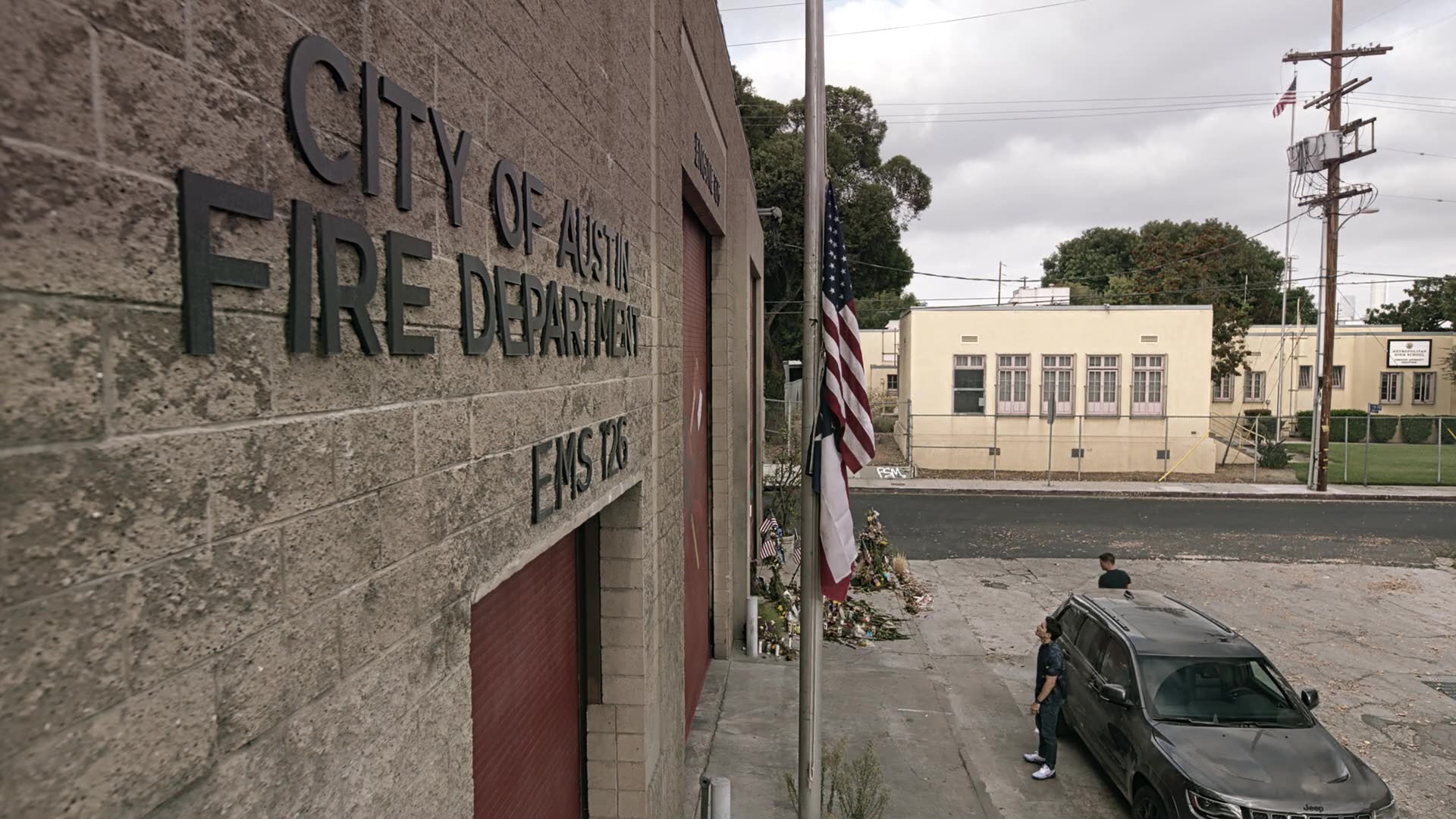 9-1-1_Lone_Star_S01E01_1080p_001816.jpg