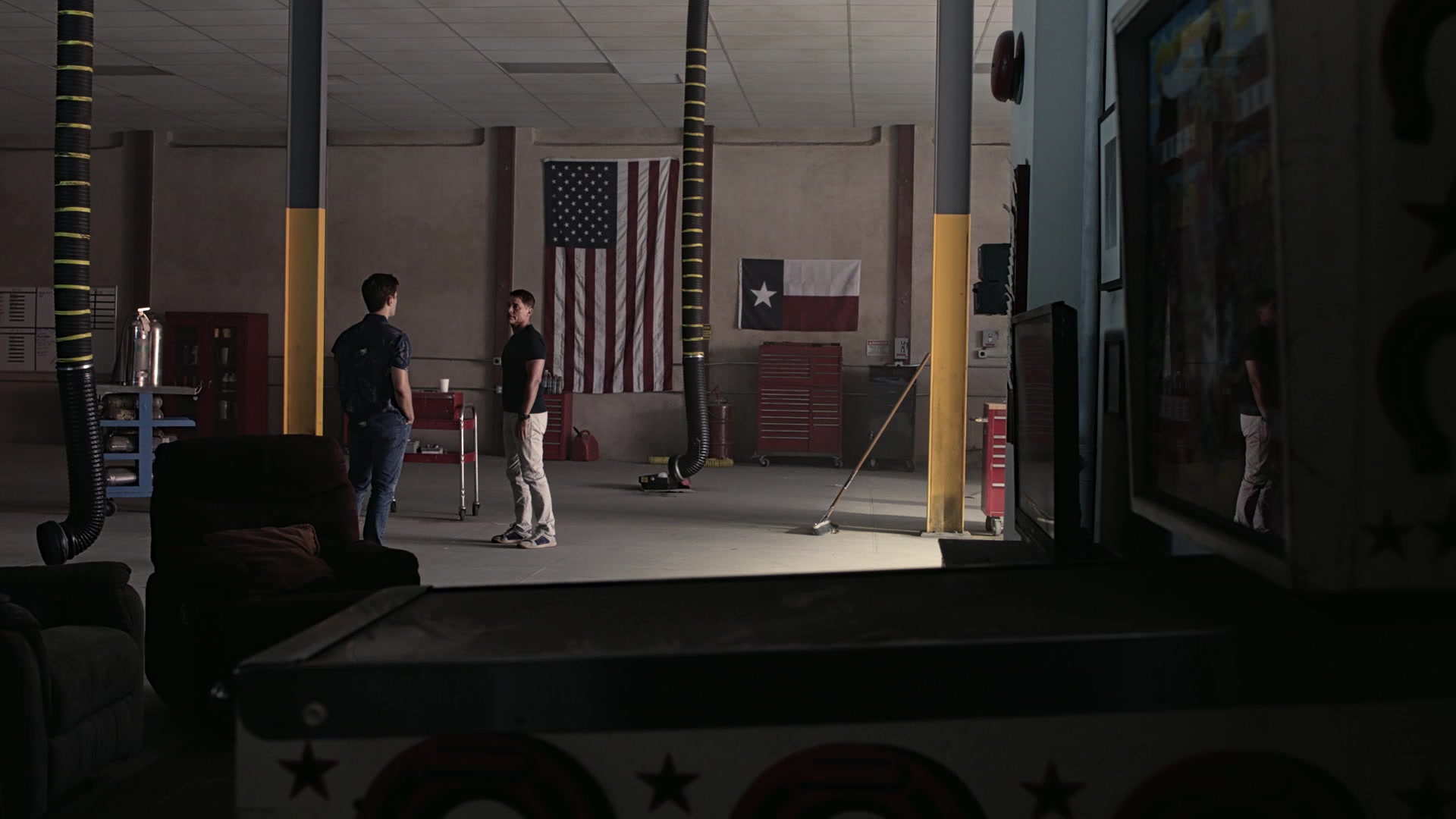 9-1-1_Lone_Star_S01E01_1080p_001913.jpg