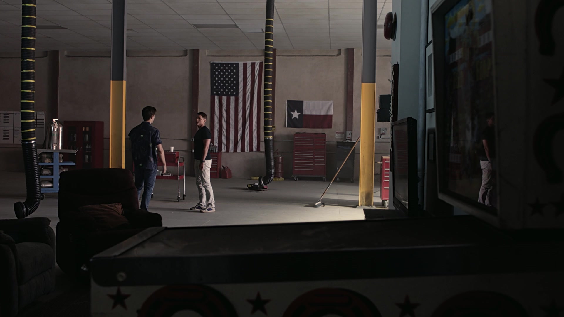 9-1-1_Lone_Star_S01E01_1080p_001919.jpg