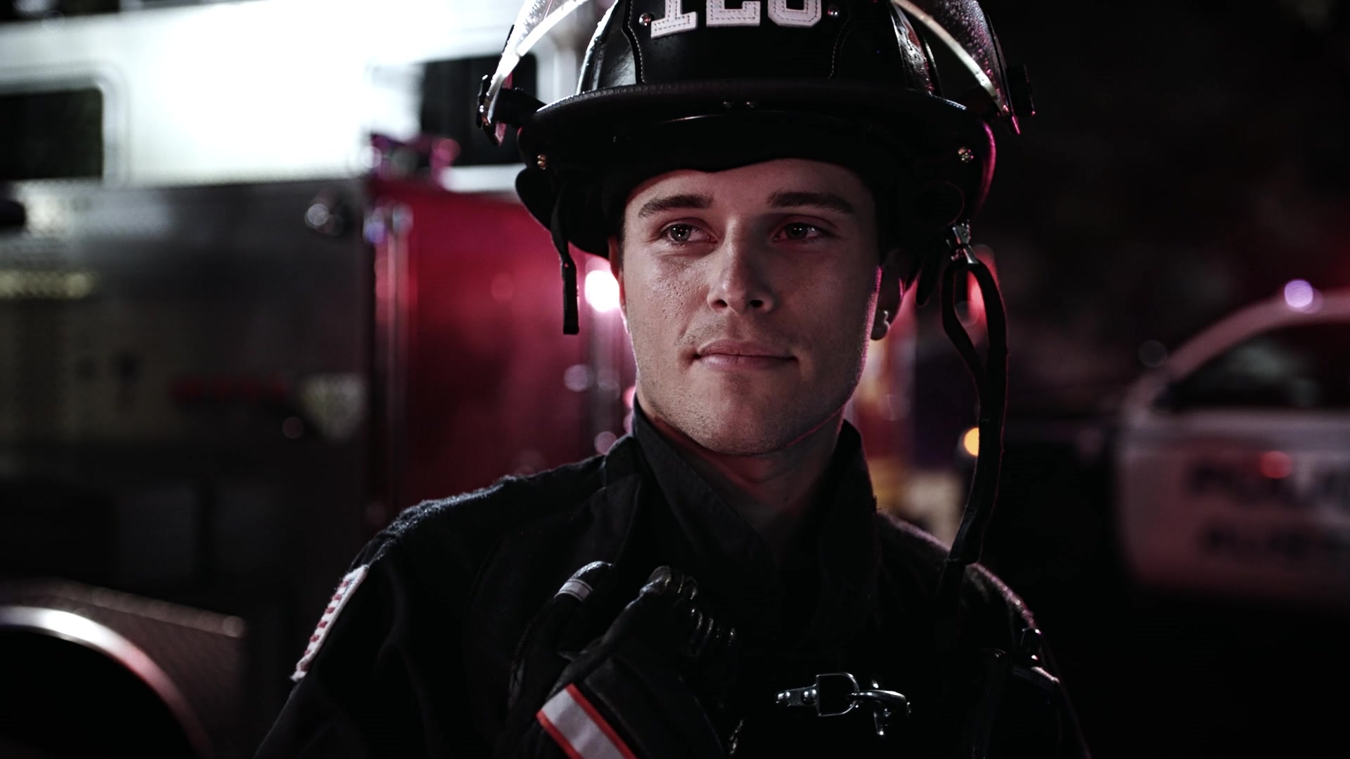 9-1-1_Lone_Star_S01E01_1080p_004931.jpg