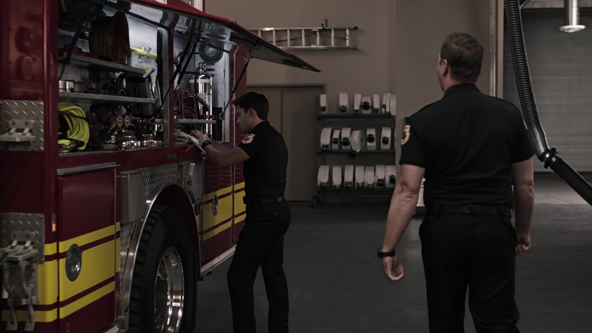 9-1-1_Lone_Star_S01E03_1080p_004867.jpg