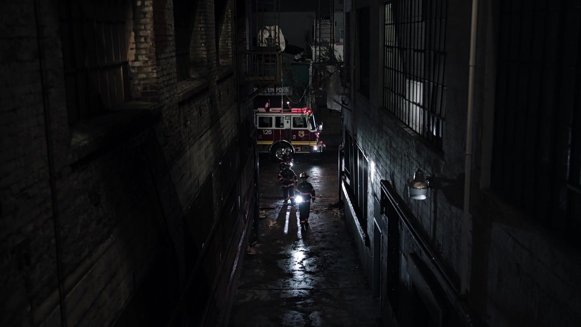 9-1-1_Lone_Star_S01E04_1080p_002080.jpg