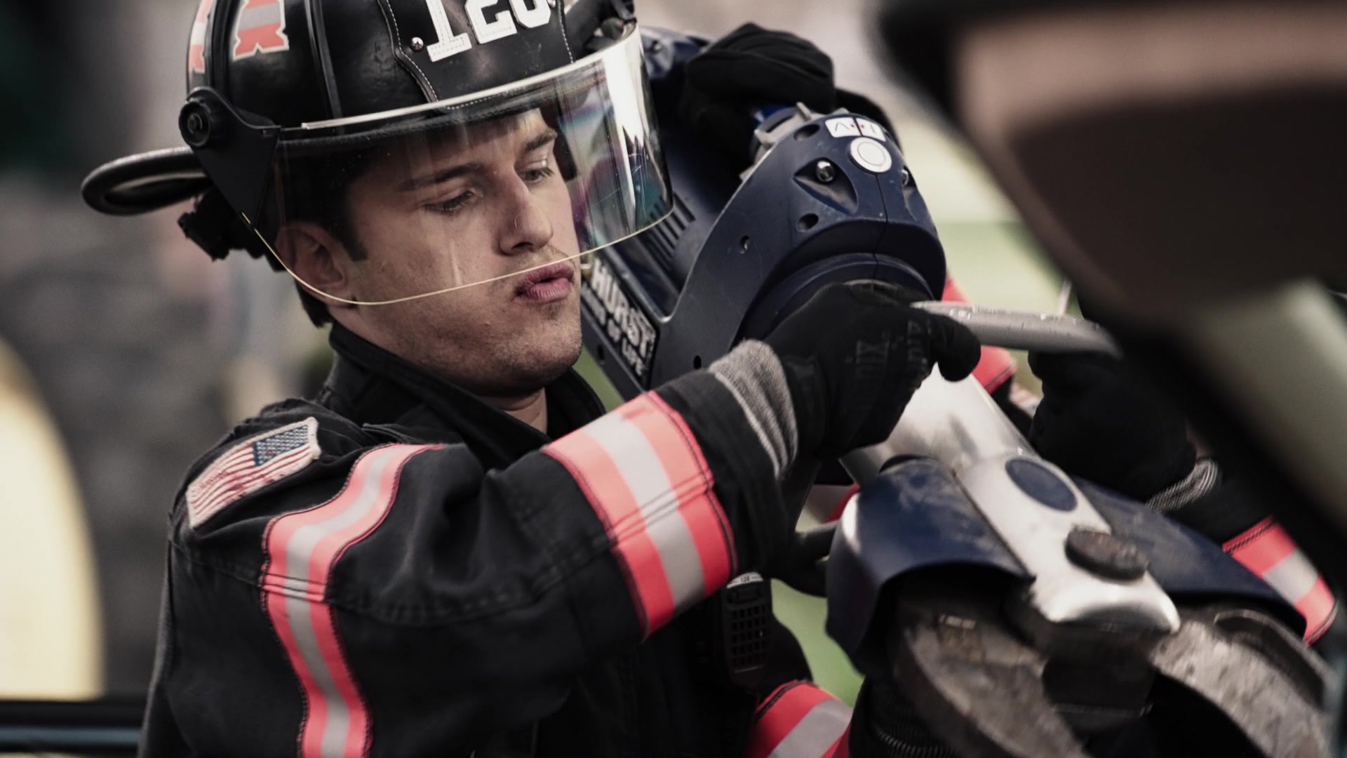 9-1-1_Lone_Star_S01E07_1080p_000722.jpg