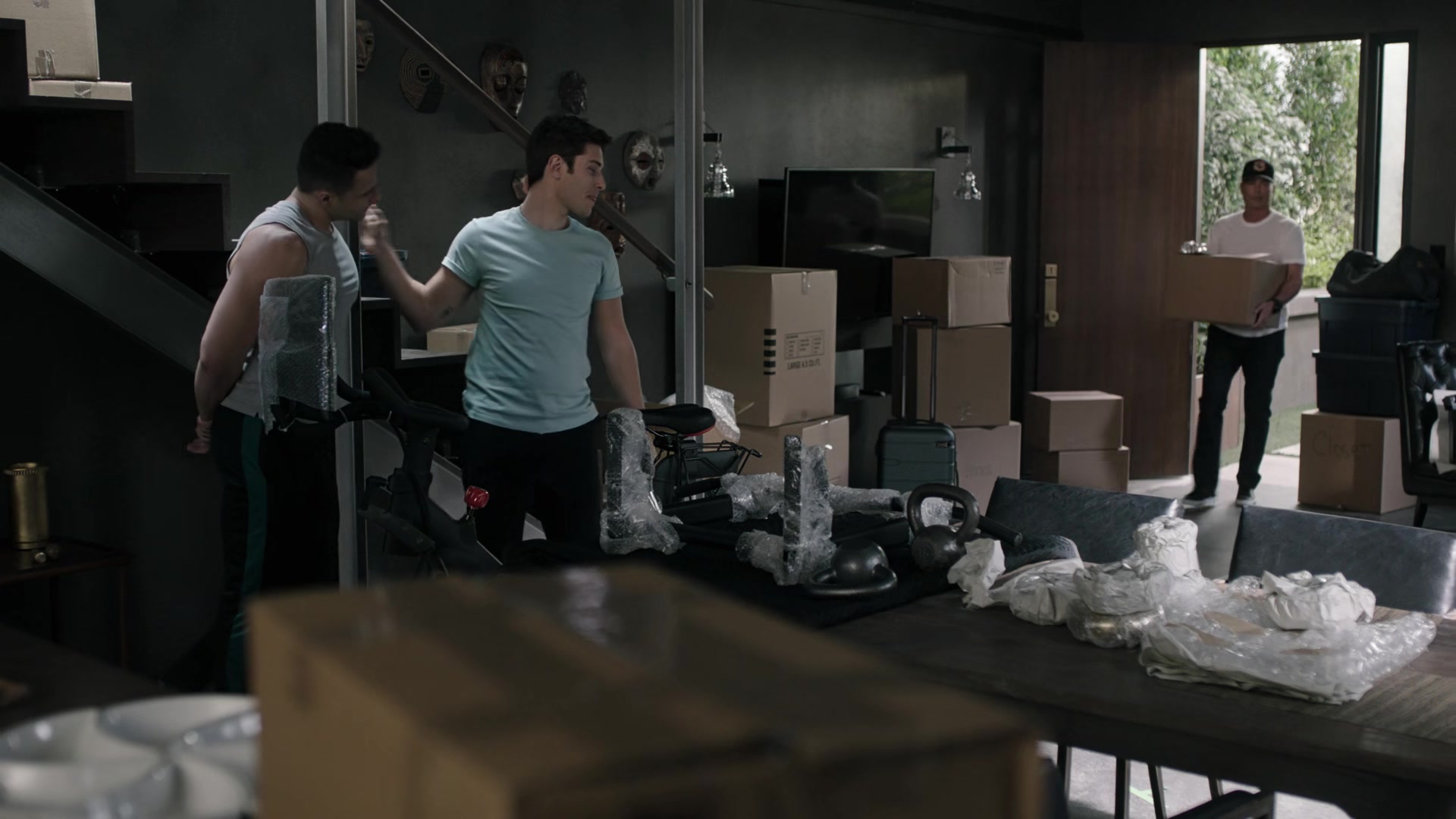 9-1-1_Lone_Star_S02E10_1080p_RRA_000439.jpg