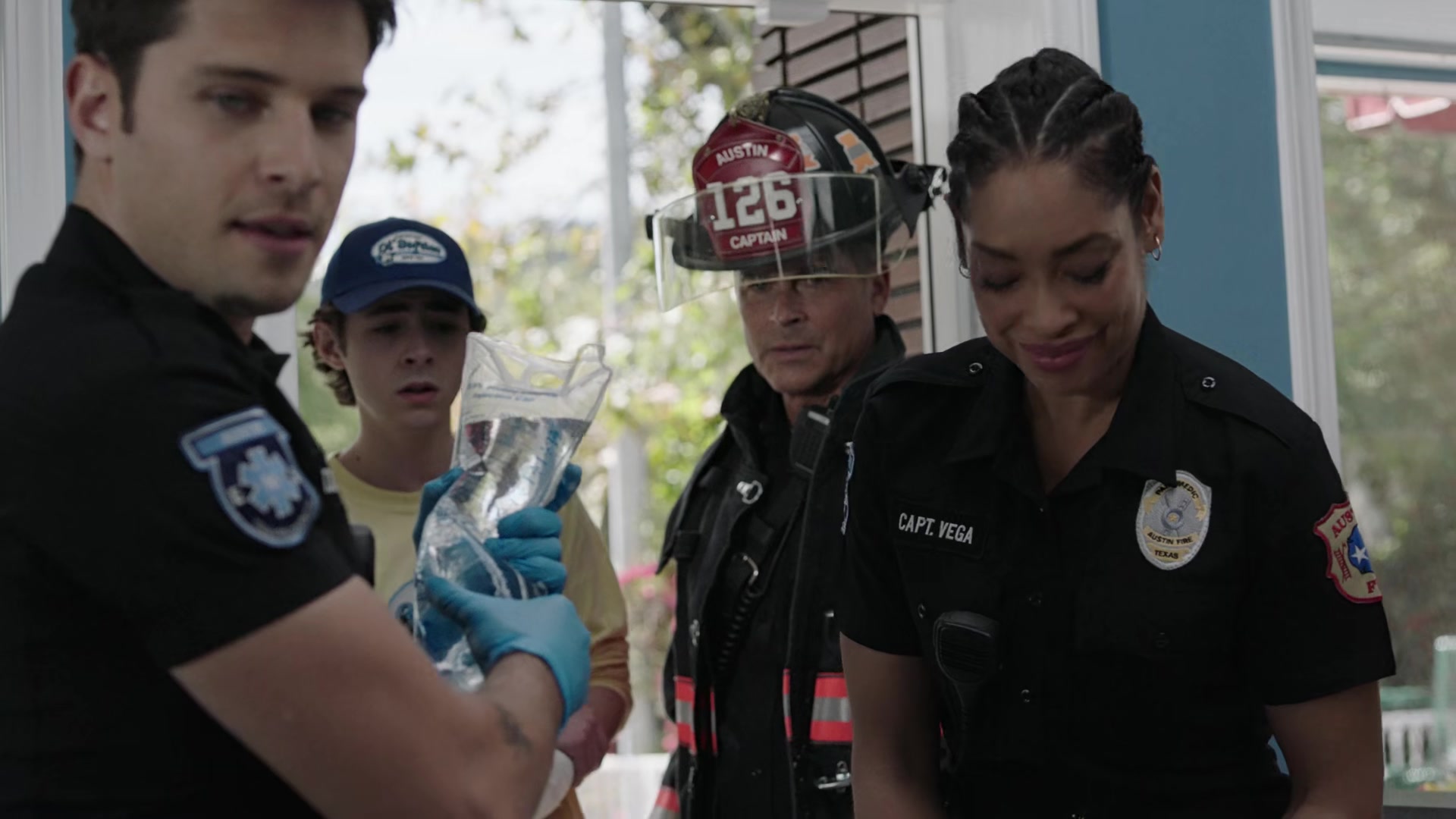 9-1-1_Lone_Star_S02E10_1080p_RRA_001529.jpg