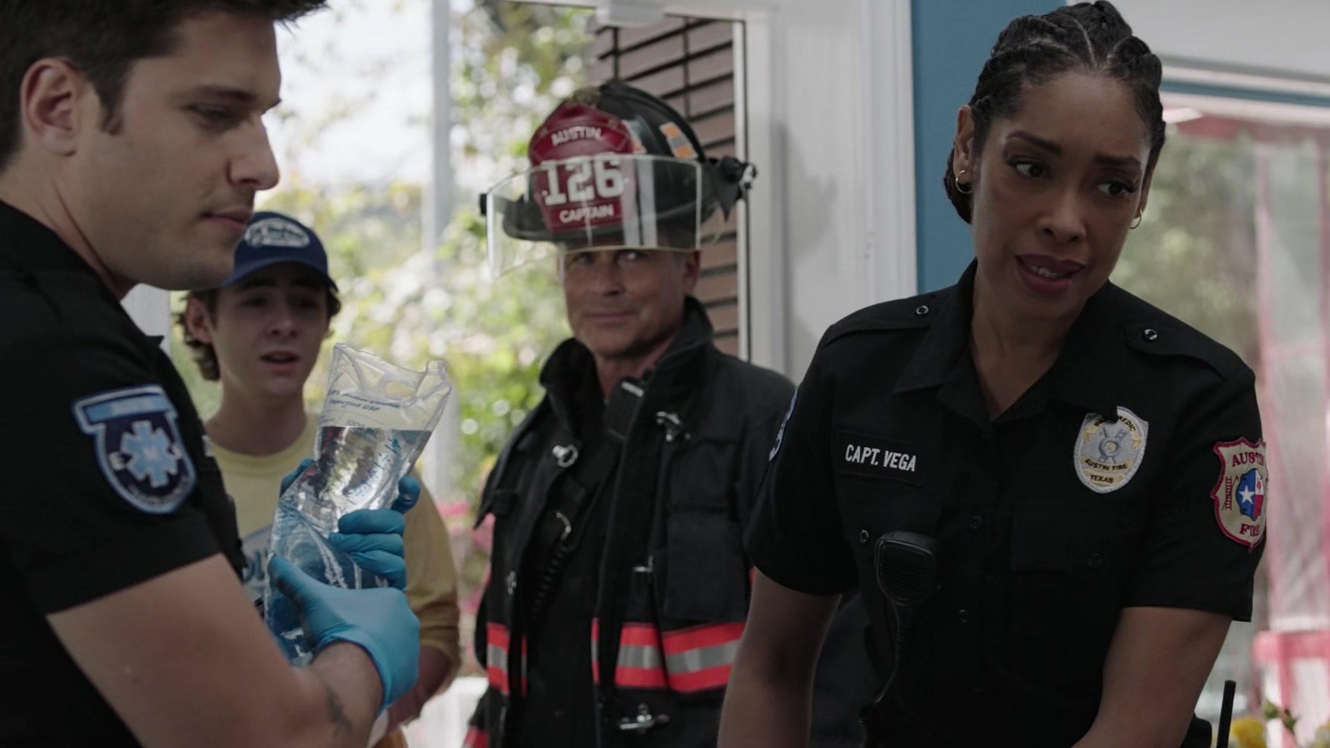 9-1-1_Lone_Star_S02E10_1080p_RRA_001539.jpg