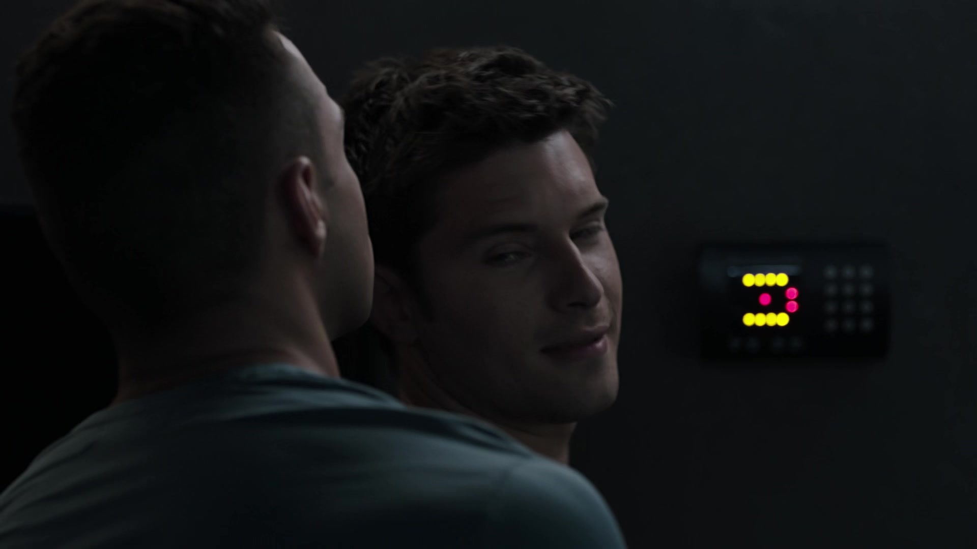 9-1-1_Lone_Star_S02E12_1080p_RRA_005085.jpg