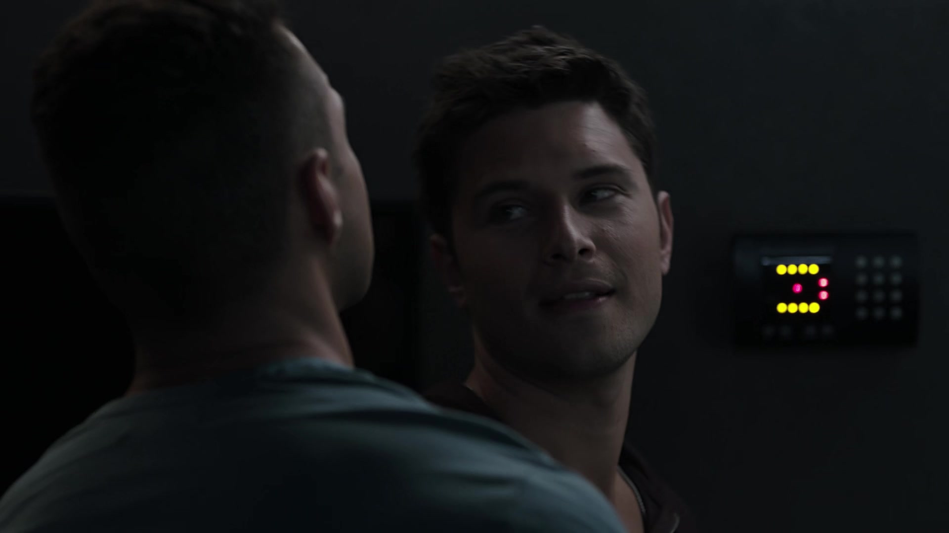 9-1-1_Lone_Star_S02E12_1080p_RRA_005086.jpg