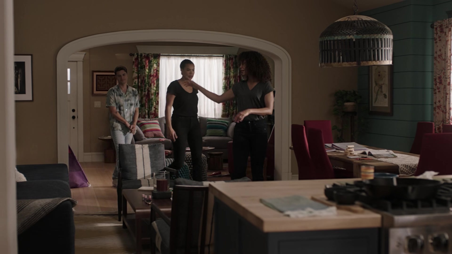 9-1-1_Lone_Star_S02E14_1080p_RRA_001393.jpg