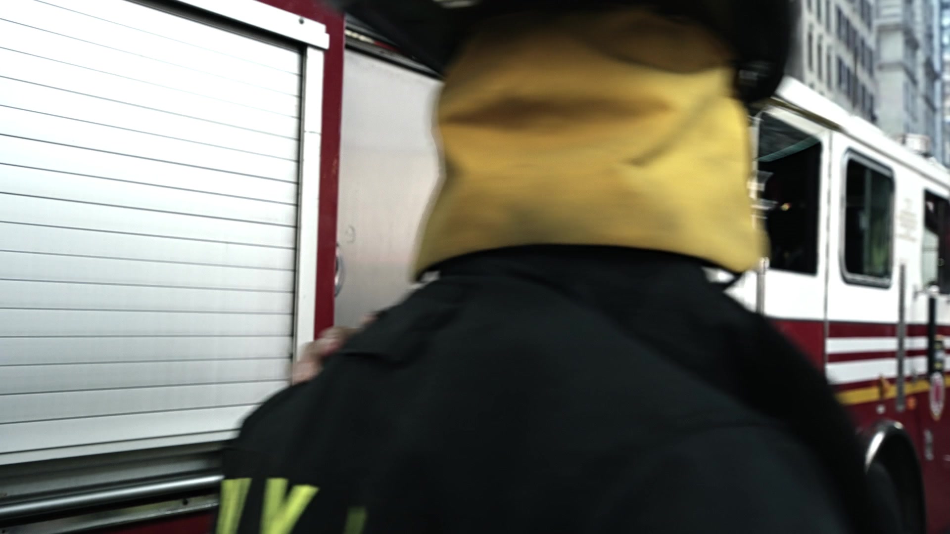 9-1-1_Lone_Star_S01E01_1080p_000637.jpg