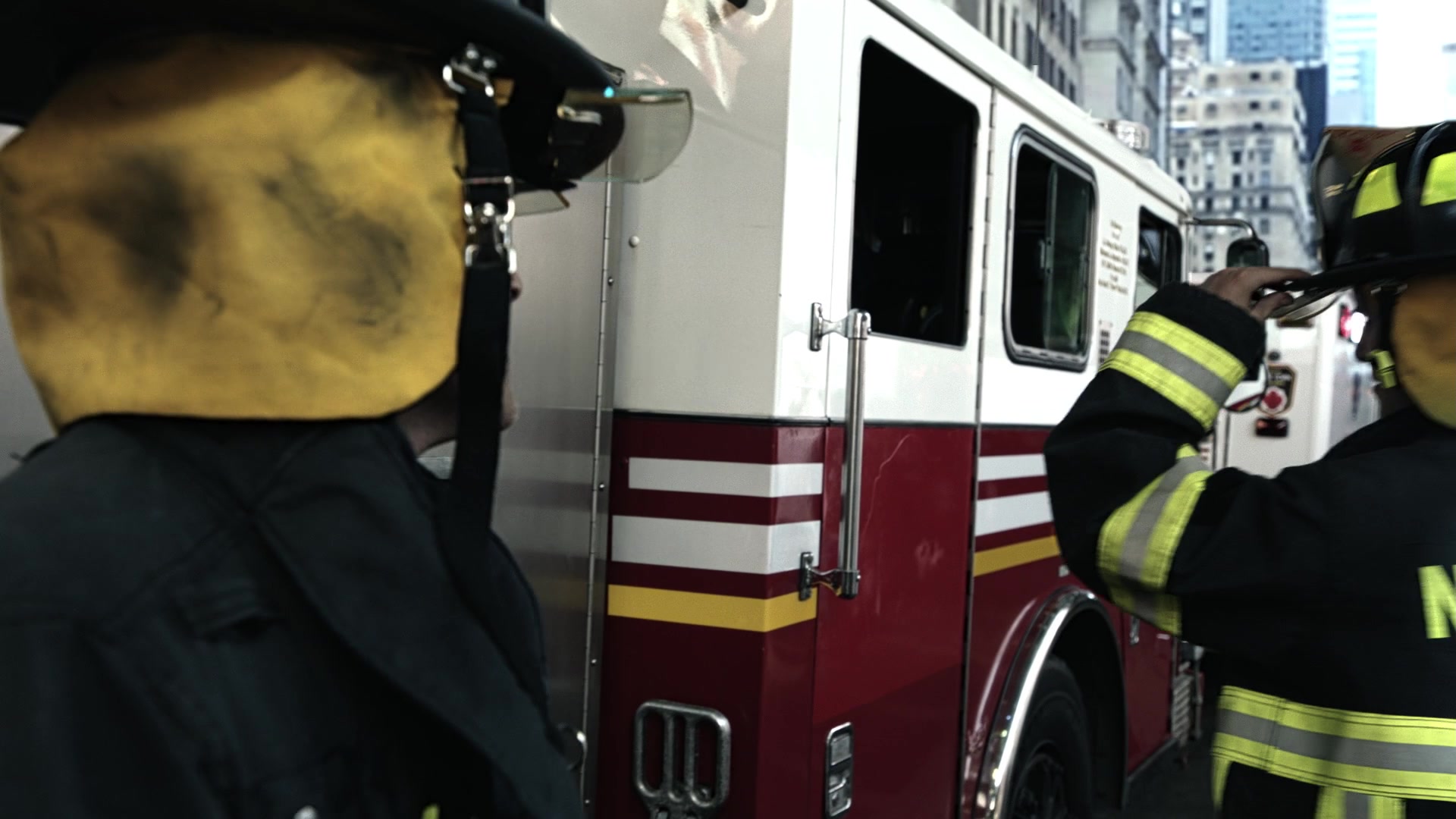 9-1-1_Lone_Star_S01E01_1080p_000645.jpg