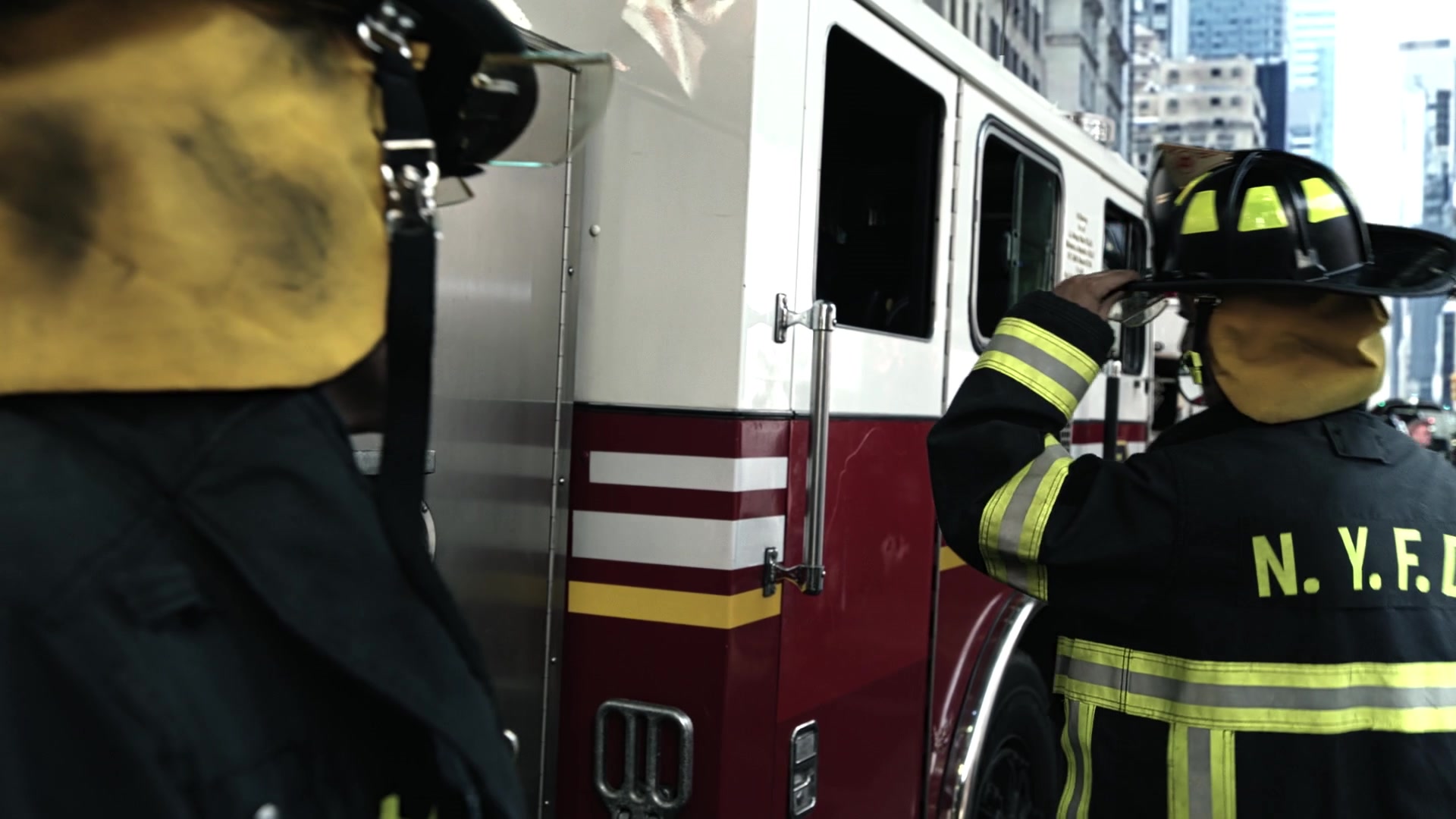 9-1-1_Lone_Star_S01E01_1080p_000646.jpg