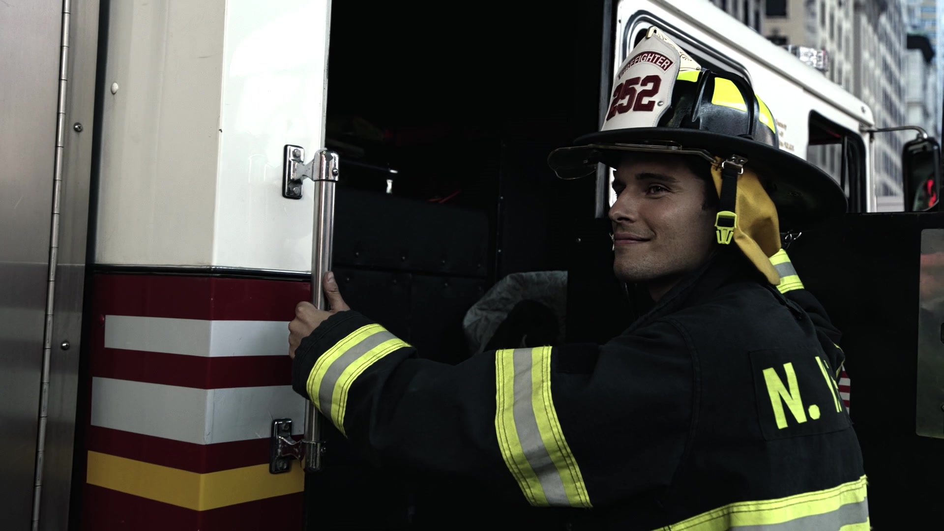 9-1-1_Lone_Star_S01E01_1080p_000663.jpg