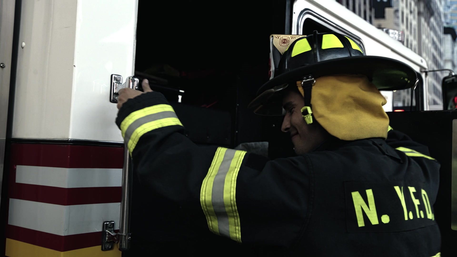 9-1-1_Lone_Star_S01E01_1080p_000666.jpg