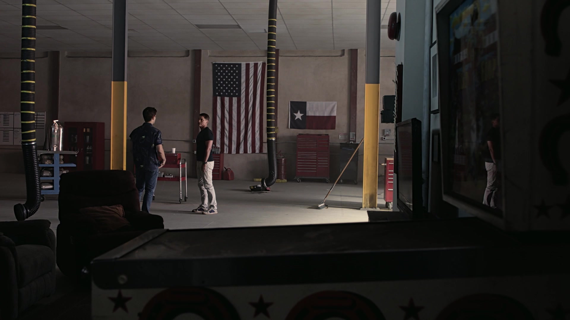 9-1-1_Lone_Star_S01E01_1080p_001921.jpg