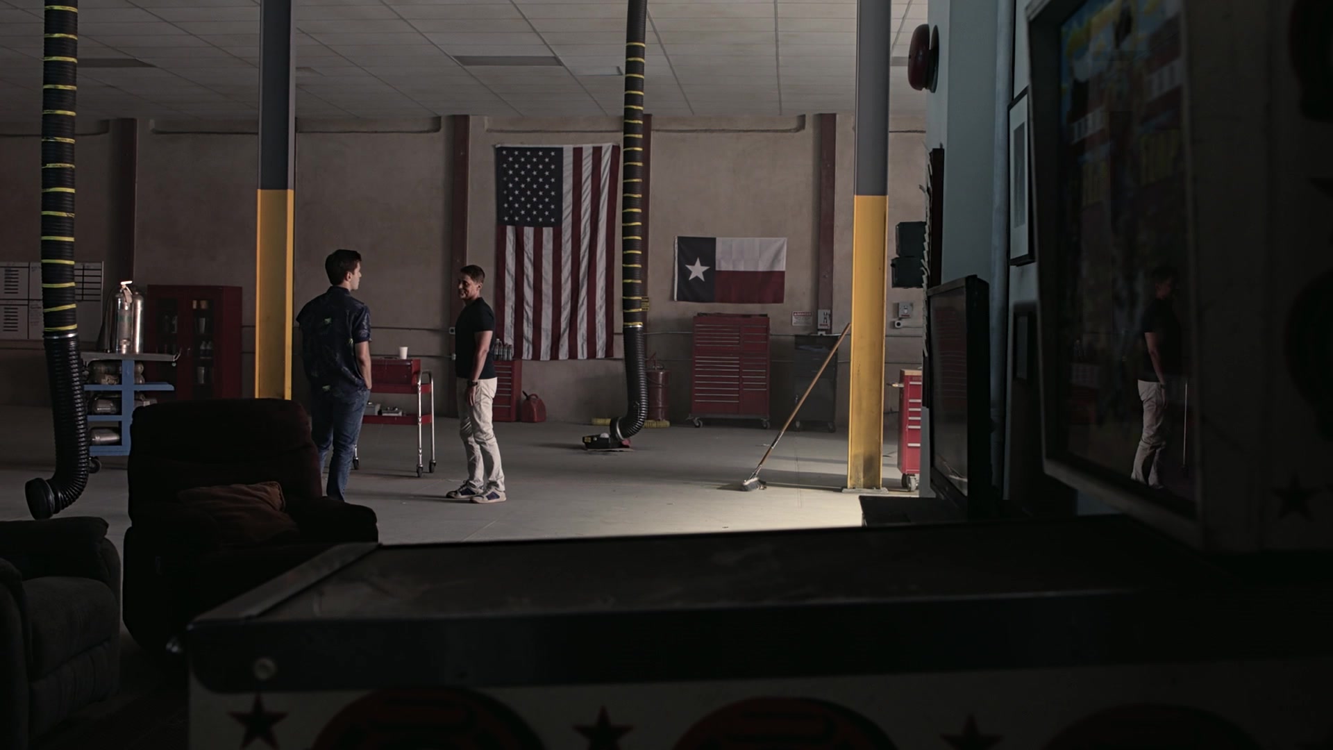 9-1-1_Lone_Star_S01E01_1080p_001931.jpg