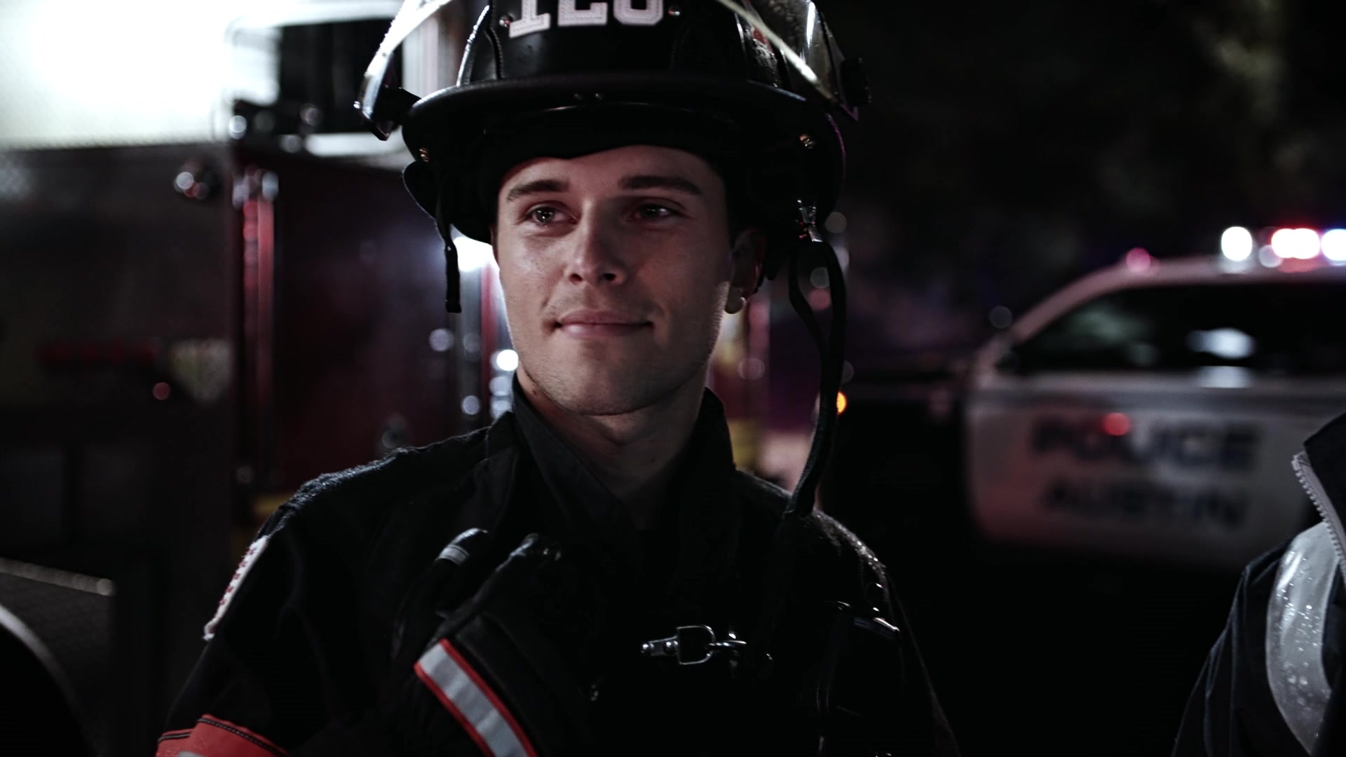 9-1-1_Lone_Star_S01E01_1080p_004926.jpg