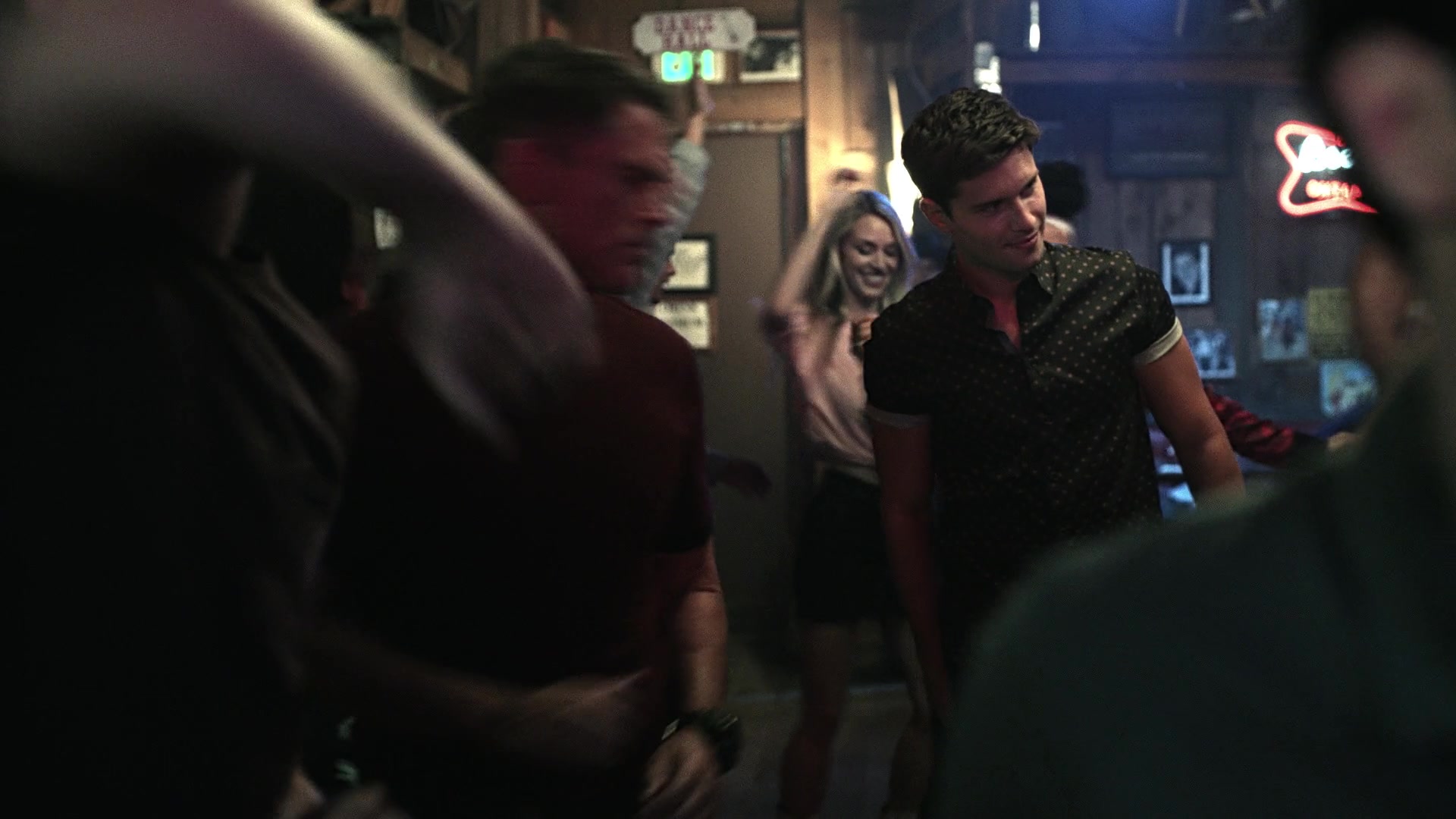 9-1-1_Lone_Star_S01E01_1080p_005344.jpg