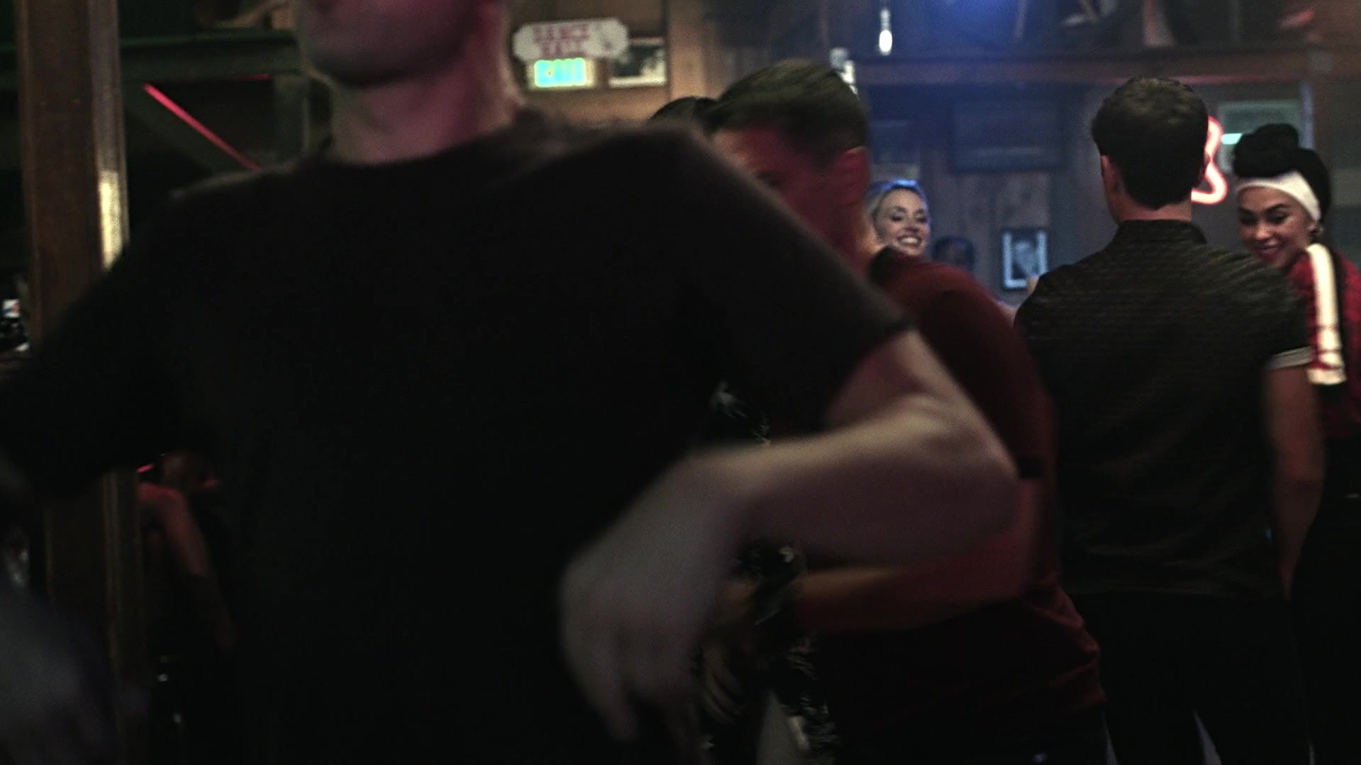 9-1-1_Lone_Star_S01E01_1080p_005346.jpg