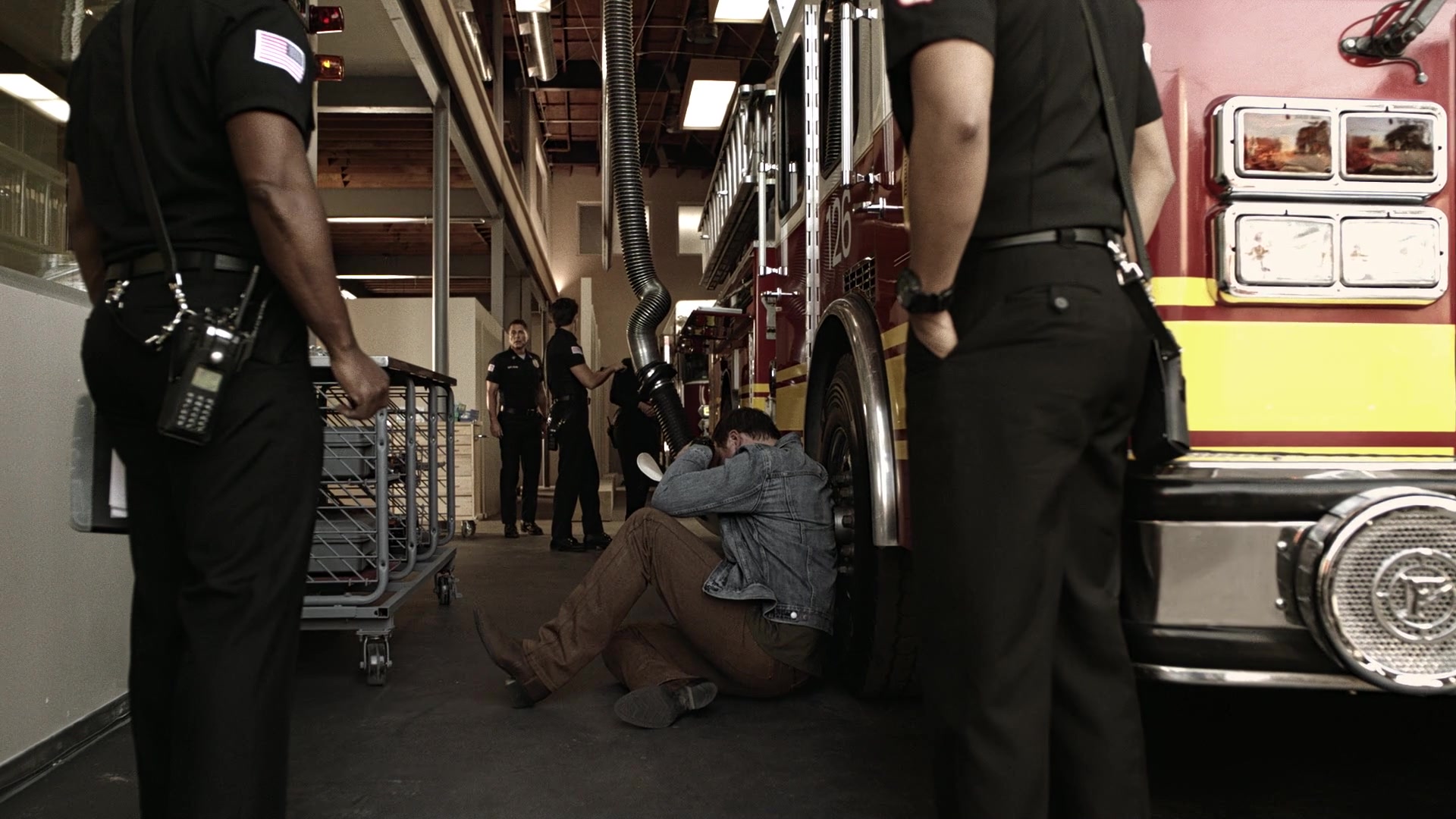 9-1-1_Lone_Star_S01E01_1080p_006053.jpg