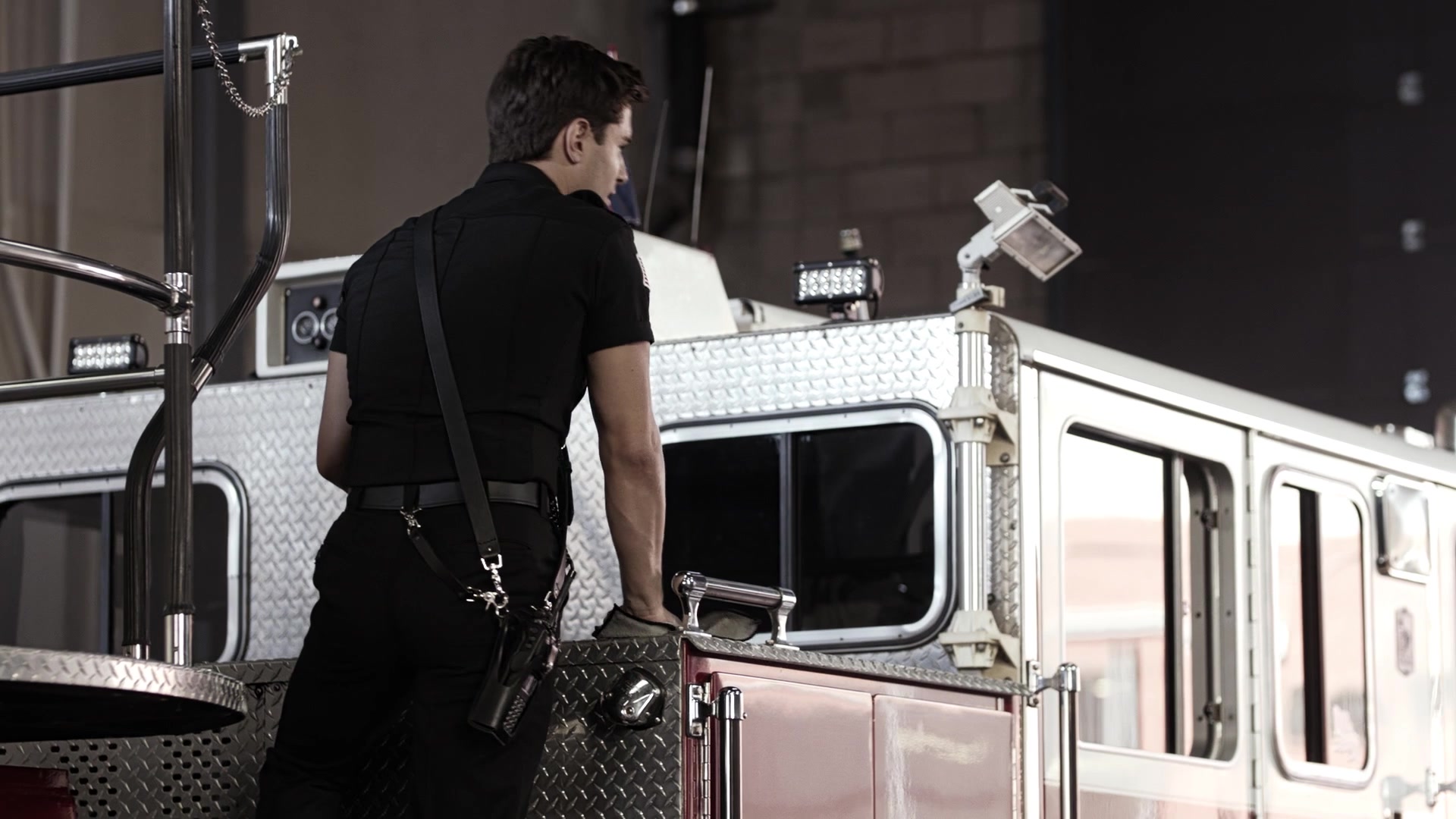 9-1-1_Lone_Star_S01E02_1080p_000079.jpg