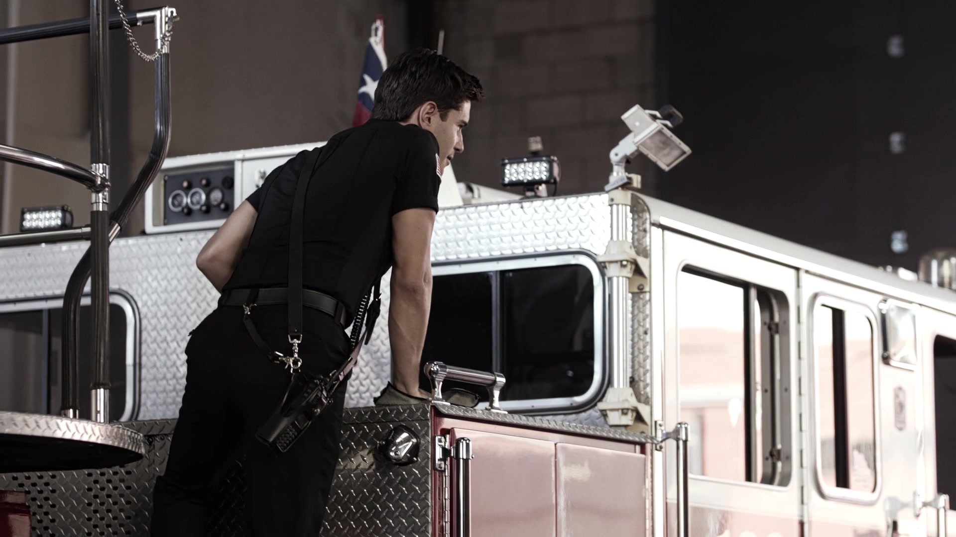 9-1-1_Lone_Star_S01E02_1080p_000080.jpg