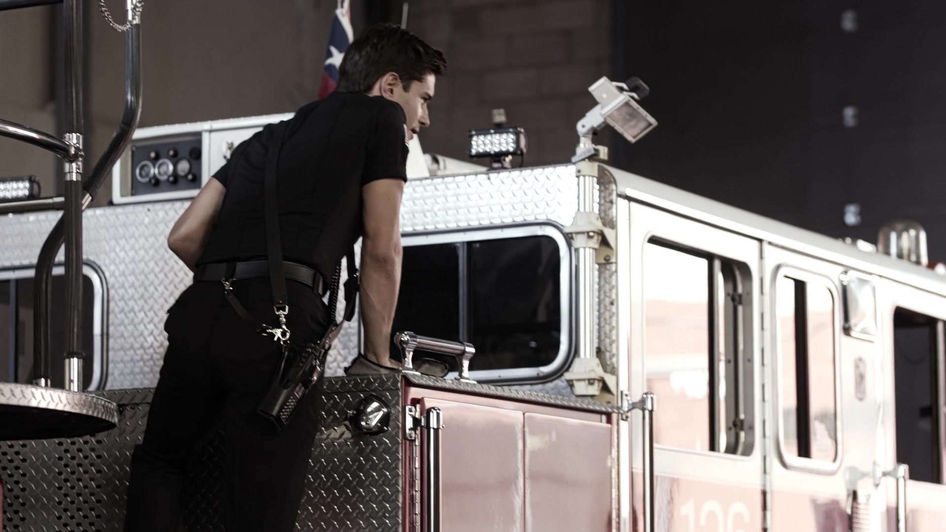 9-1-1_Lone_Star_S01E02_1080p_000081.jpg