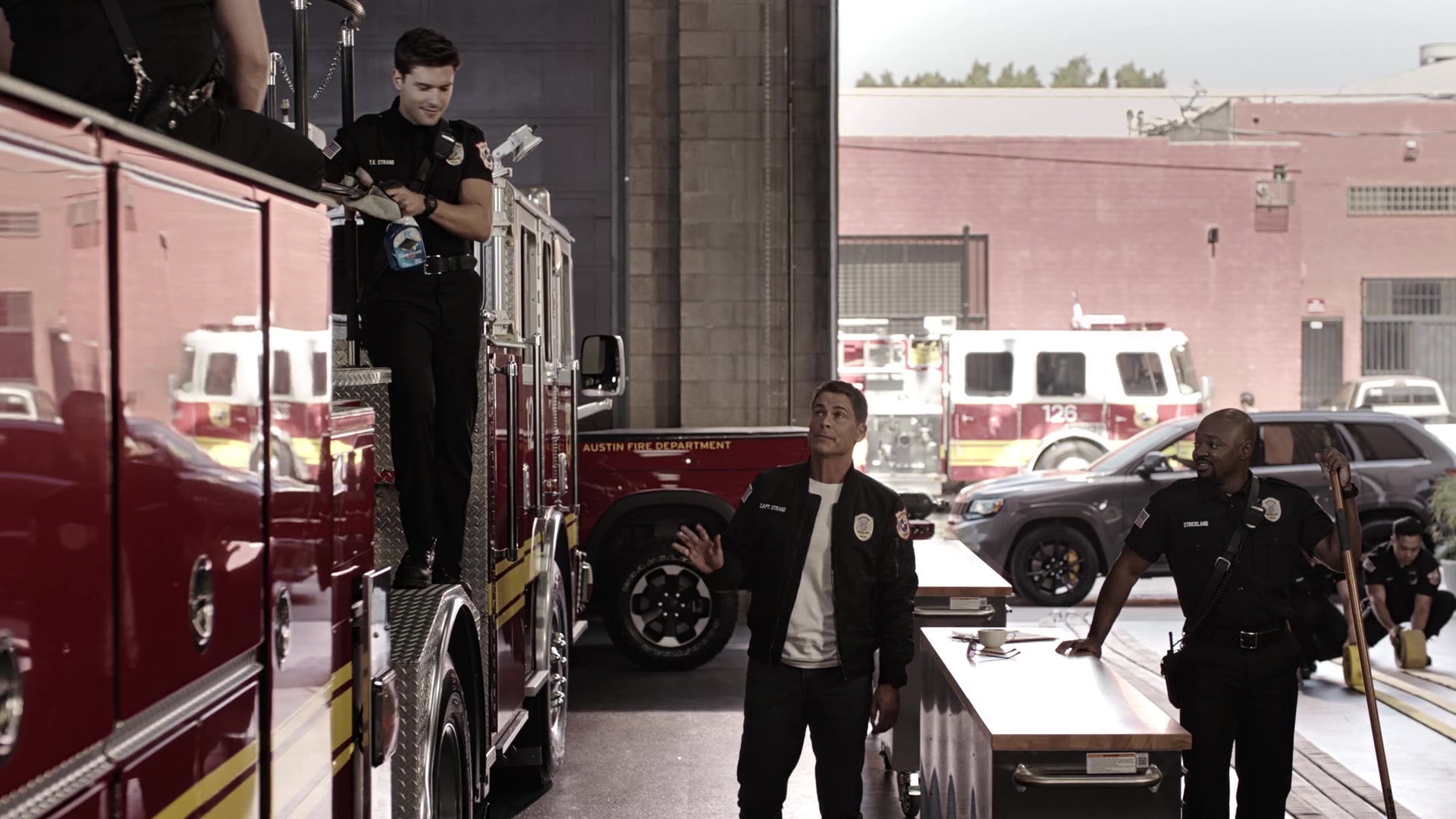 9-1-1_Lone_Star_S01E02_1080p_000158.jpg