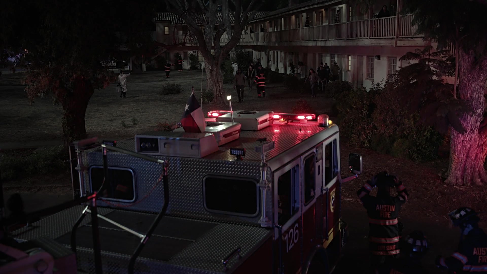 9-1-1_Lone_Star_S01E02_1080p_004379.jpg