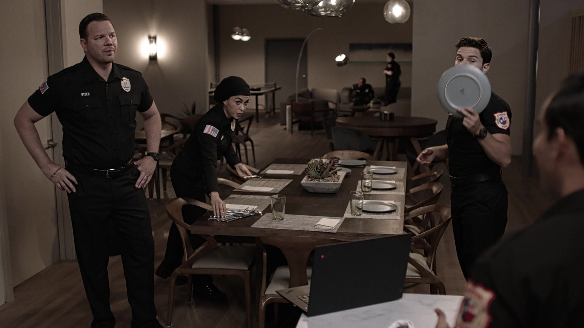 9-1-1_Lone_Star_S01E04_1080p_001340.jpg