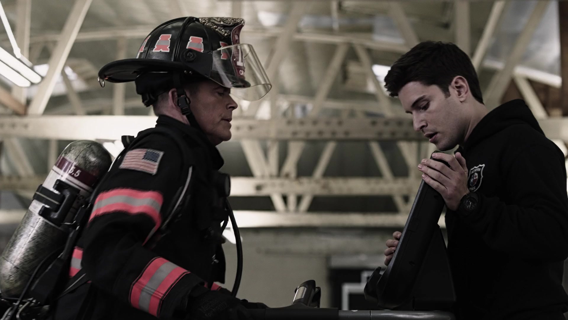 9-1-1_Lone_Star_S01E07_1080p_001107.jpg