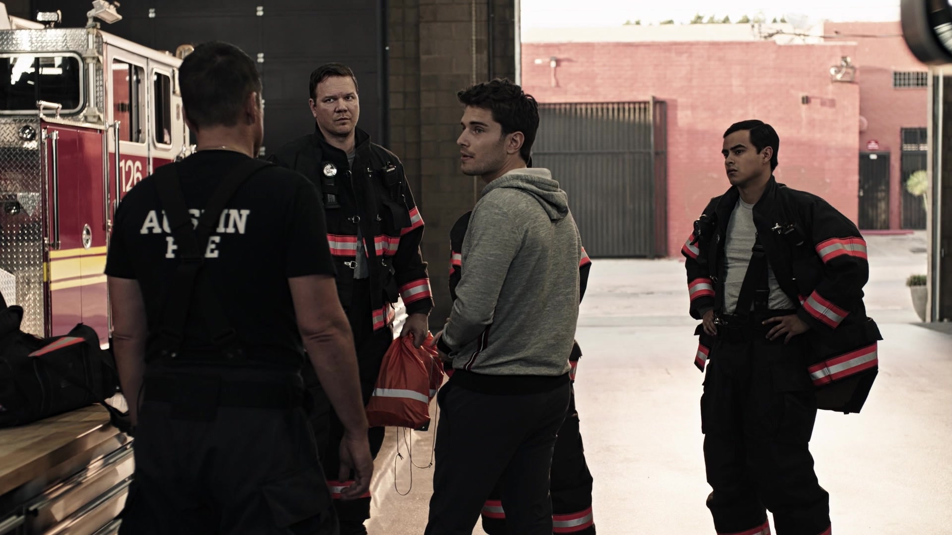 9-1-1_Lone_Star_S01E10_1080p_004716.jpg