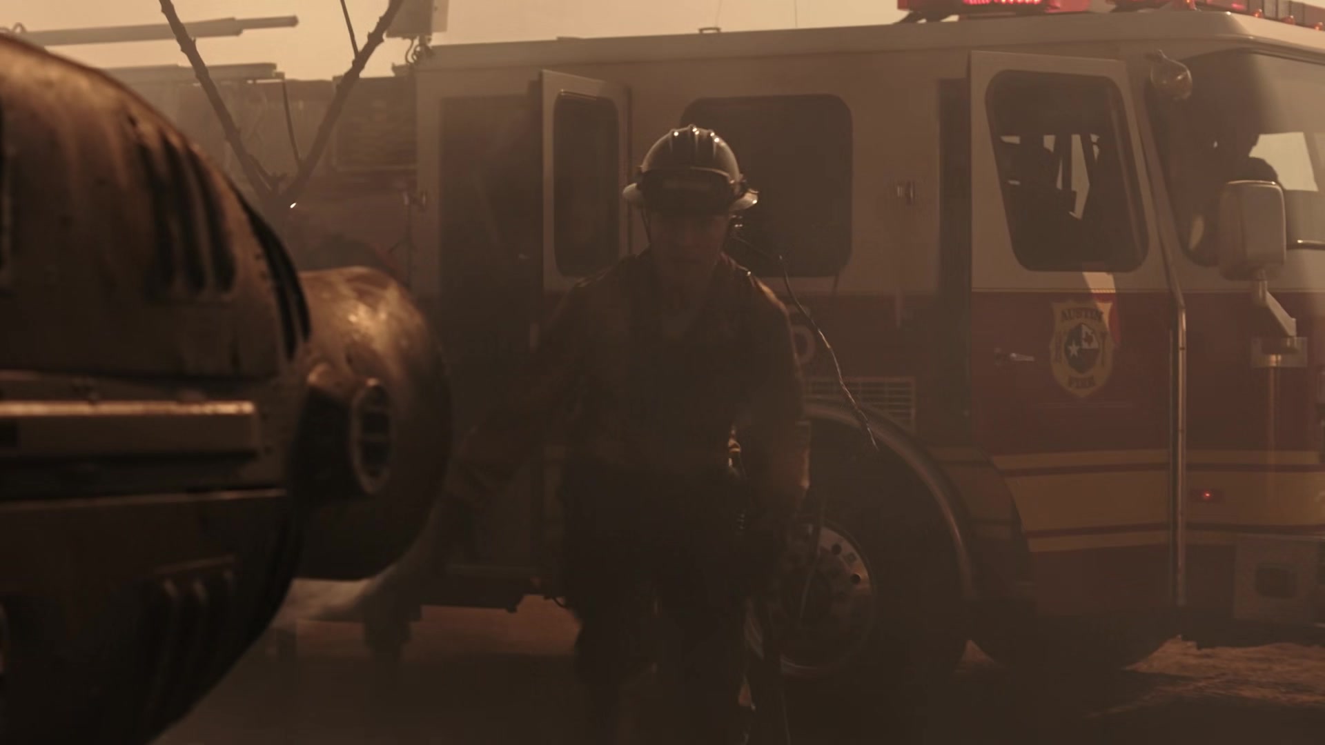 9-1-1_Lone_Star_S02E03_1080p_RRA_005127.jpg